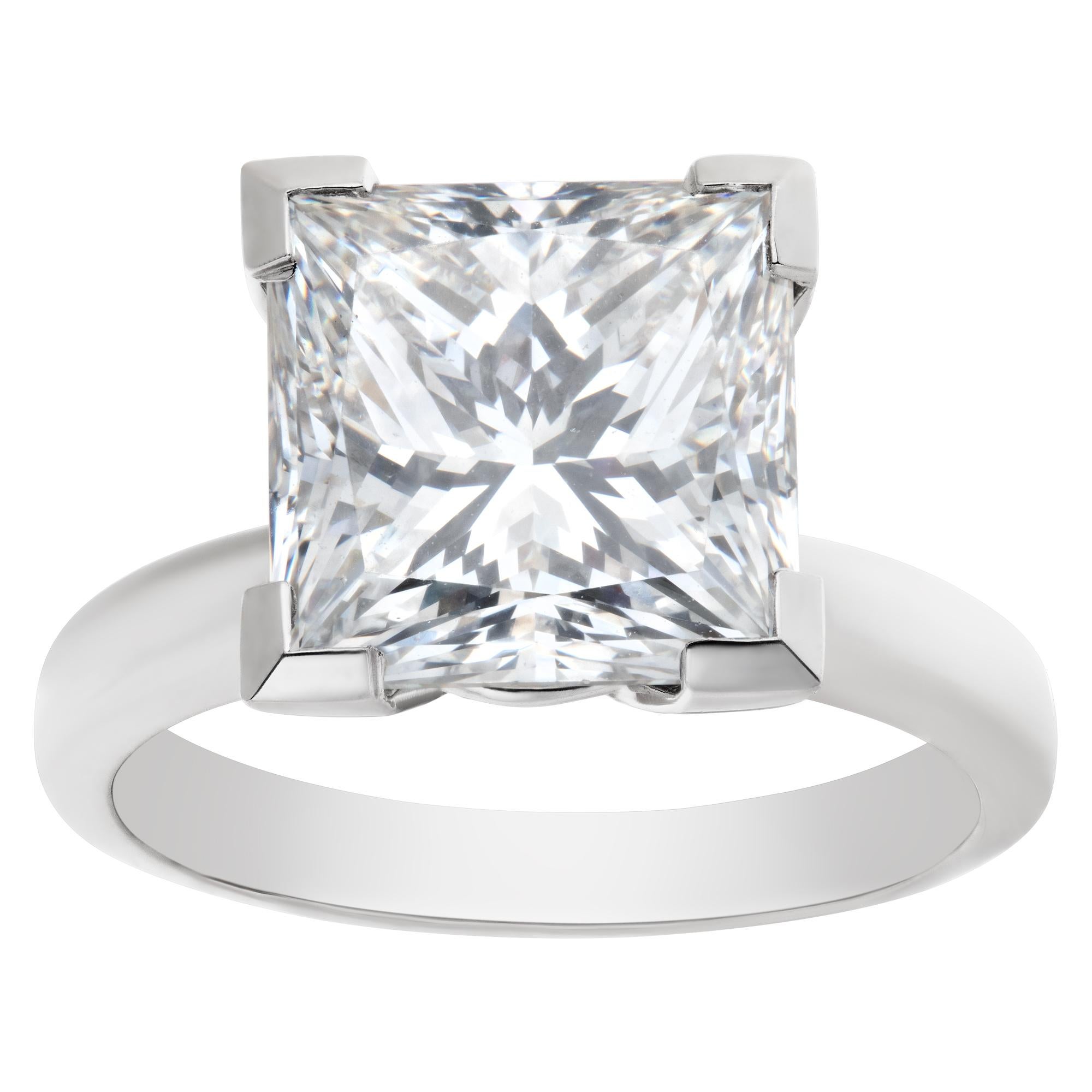 Anillo solitario de platino con diamante talla princesa certificado GIA
