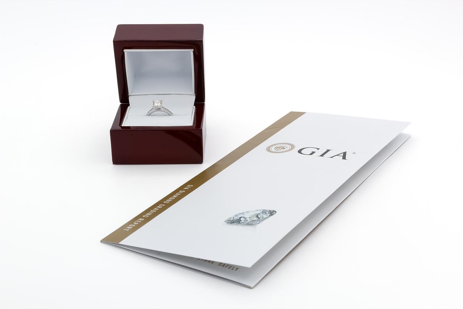Bague de fiançailles solitaire en diamant taille princesse certifié GIA de 1,29 carat poids total J/SI2 en vente 3