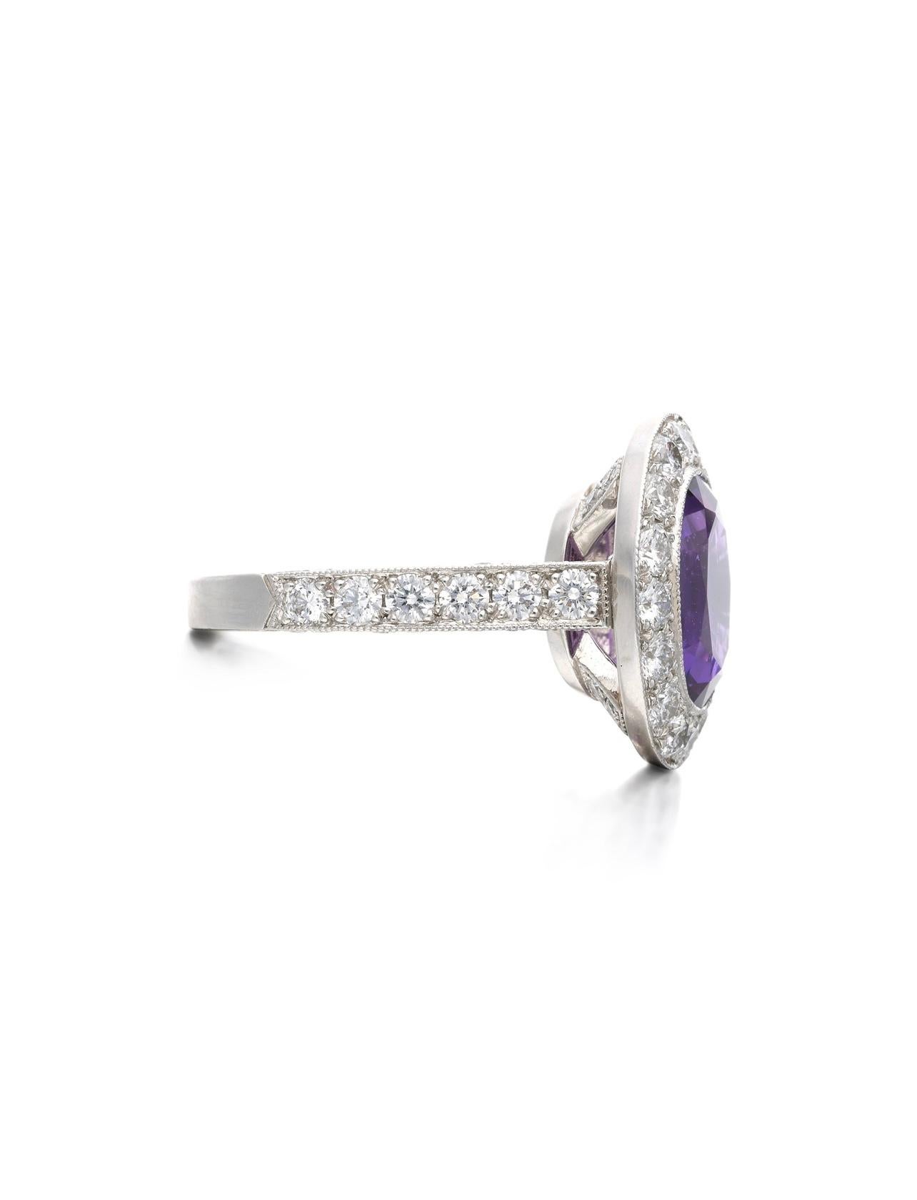 Bague de fiançailles en saphir violet et diamant en platine certifiée GIA Pour femmes en vente