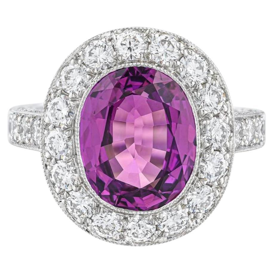 Anillo de compromiso de zafiro púrpura y diamante certificado por el GIA en platino en venta