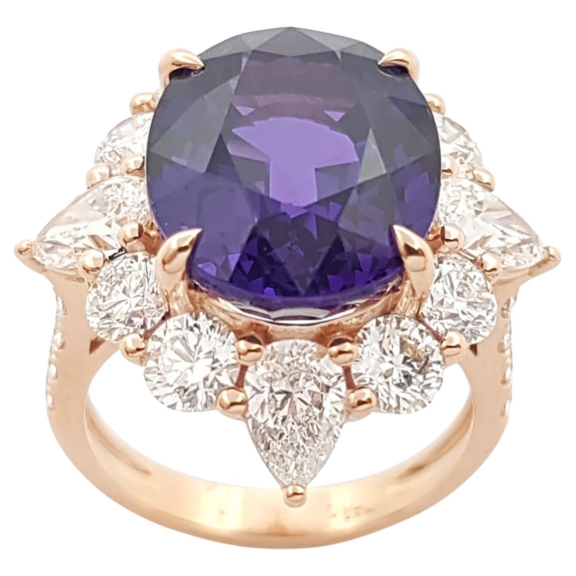 Zafiro púrpura certificado por GIA con anillo de diamantes engastados en oro rosa de 18 quilates