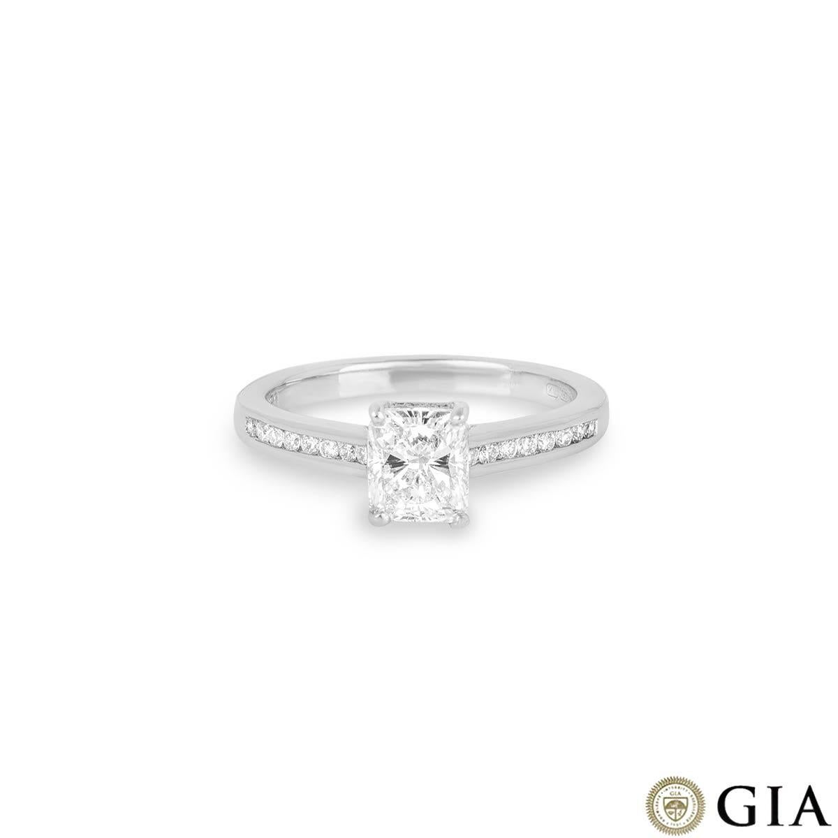 GIA Certified Radiant Cut Diamond Solitaire Engagement Ring 1.01 Carat In New Condition For Sale In London, GB