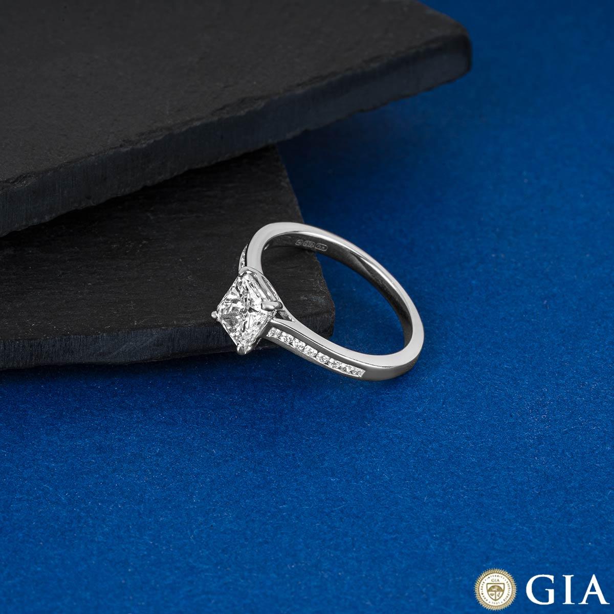 GIA-zertifizierter Solitär-Verlobungsring mit Diamant im Strahlenschliff 1,01 Karat im Angebot 2
