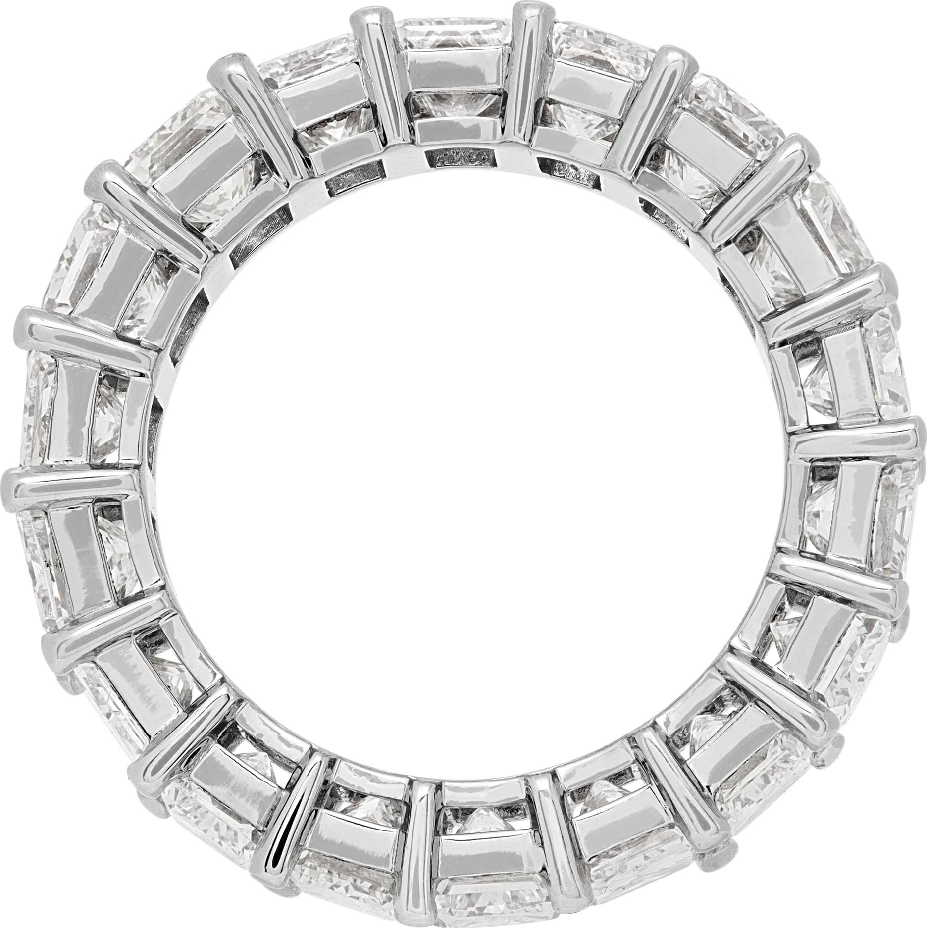 Donna Fascia per l'eternità in oro bianco con diamante taglio radiante certificato GIA in vendita