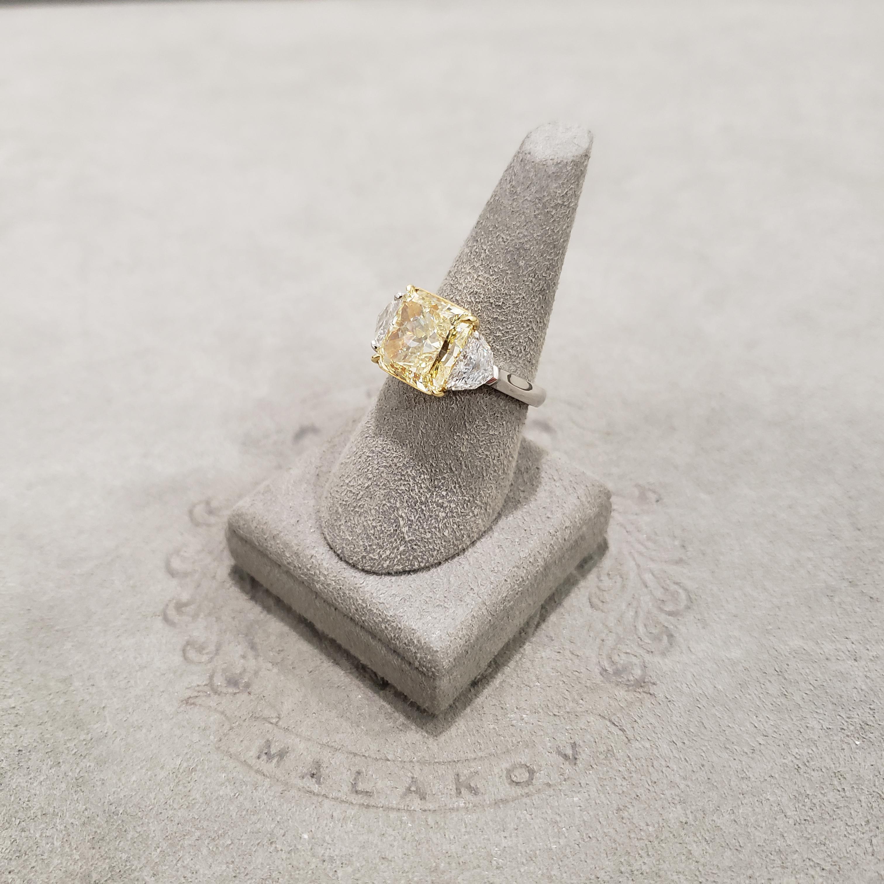 Contemporary Roman Malakov GIA Certified Radiant Cut Yellow Diamond Three-Stone Ring For Sale