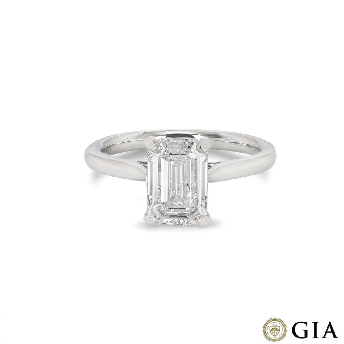 Taille émeraude GIA Certified Rare Emerald Cut Type IIA Golconda Diamond Ring 2.01ct D/Flawless en vente