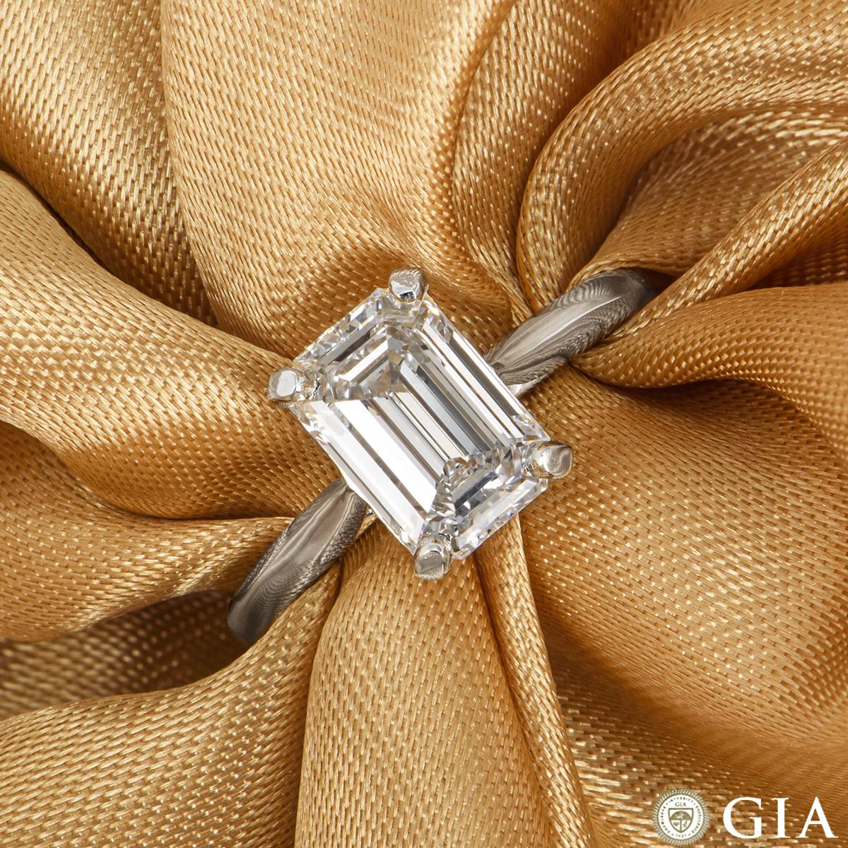 GIA Certified Rare Emerald Cut Type IIA Golconda Diamond Ring 2.01ct D/Flawless en vente 1