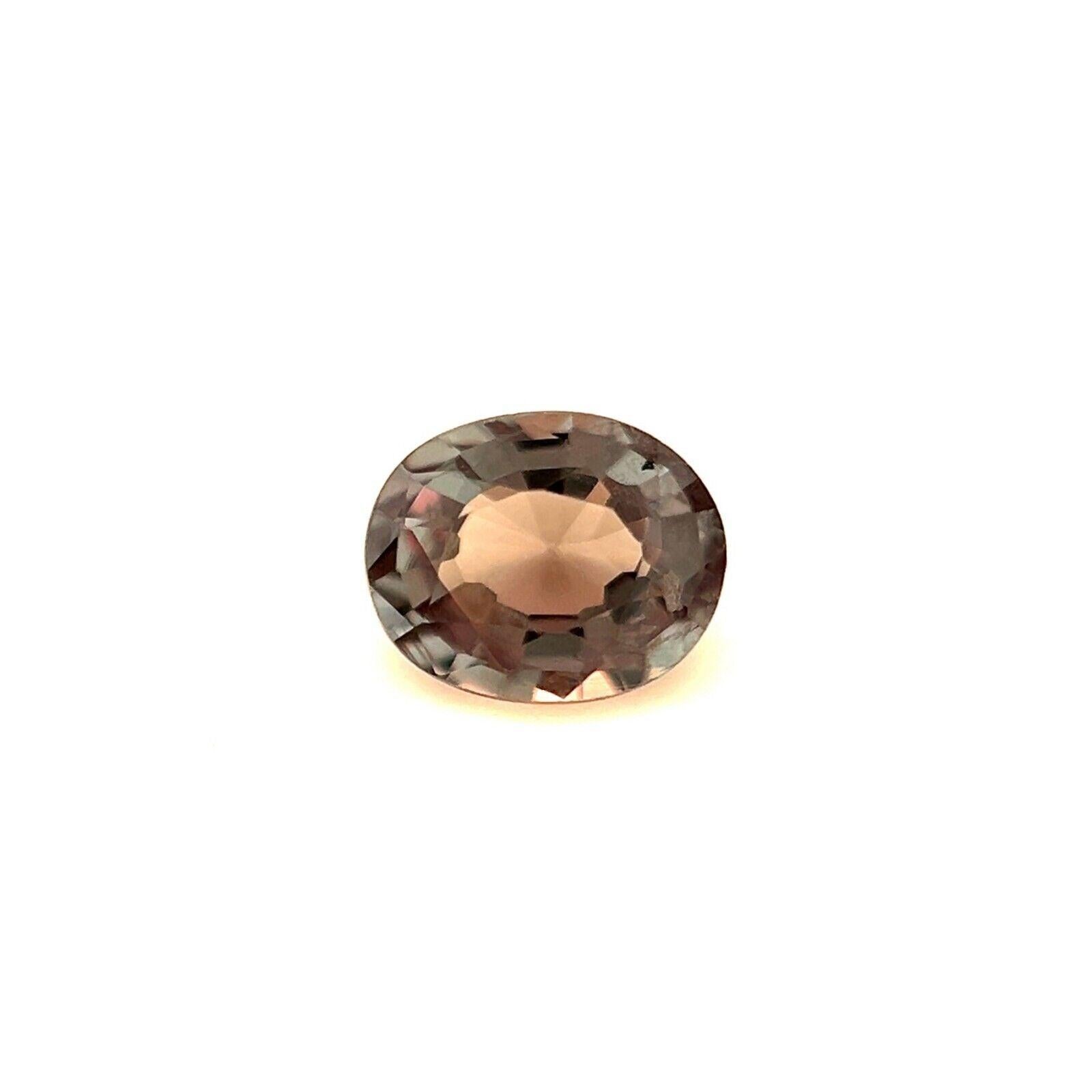 GIA Certificado Raro Natural Cambio de Color Granate 0,57ct Verde Púrpura Gema Talla Ovalada
 
 Gema de granate espesartina con cambio de color poco común certificada por el GIA.
 Granate sin tratar de 0.57 quilates con un raro efecto de cambio de