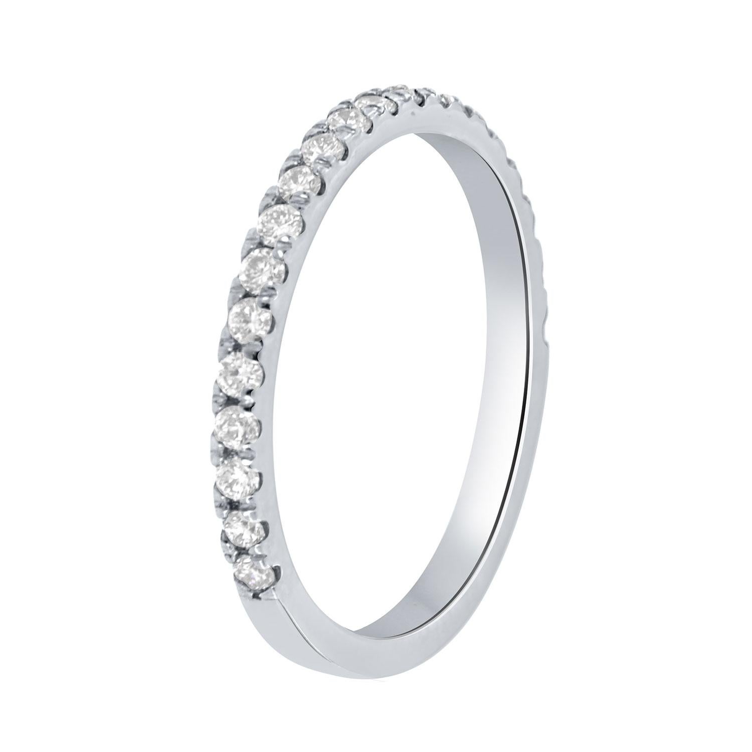 Bague en or 18 carats sertie d'un halo de diamants et d'un saphir naturel rond de 2,40 carats, certifié GIA en vente 2