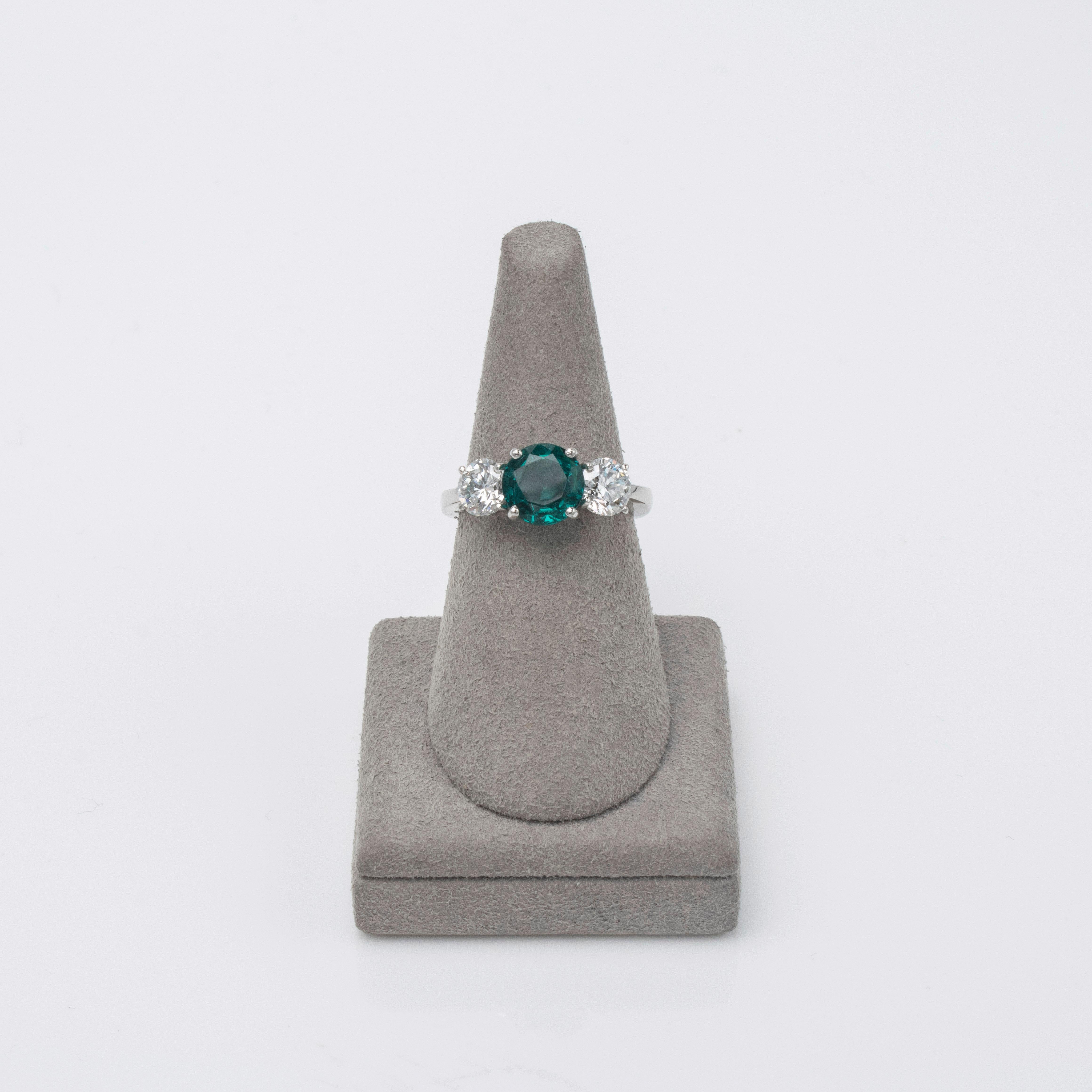 Bague de fiançailles avec émeraude taille ronde de 1,87 carat et diamants certifiés GIA en vente 2