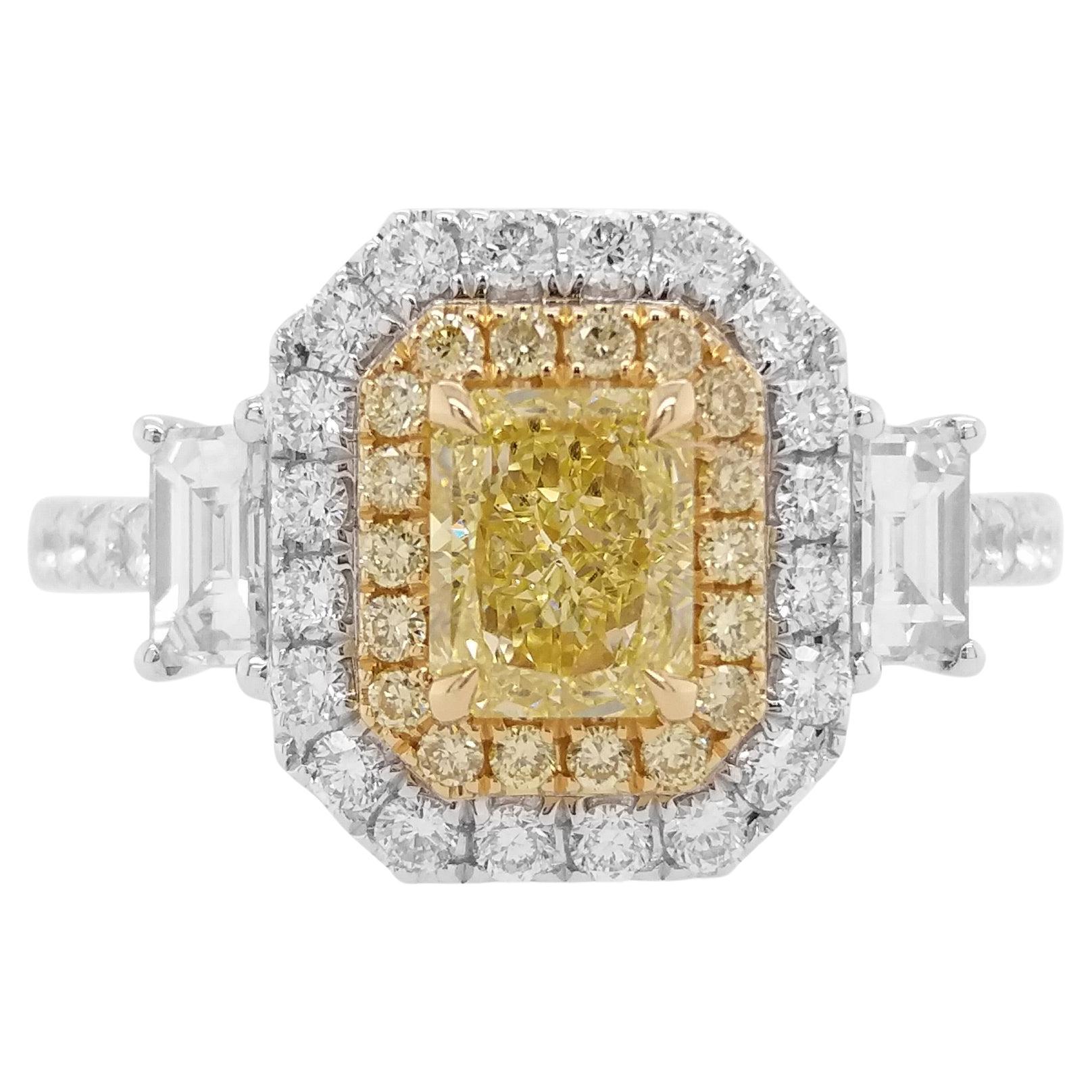 GIA-zertifizierter rechteckiger Ring mit natürlichem gelbem Fancy-Diamant und weißem Diamanten im Rechteckschliff