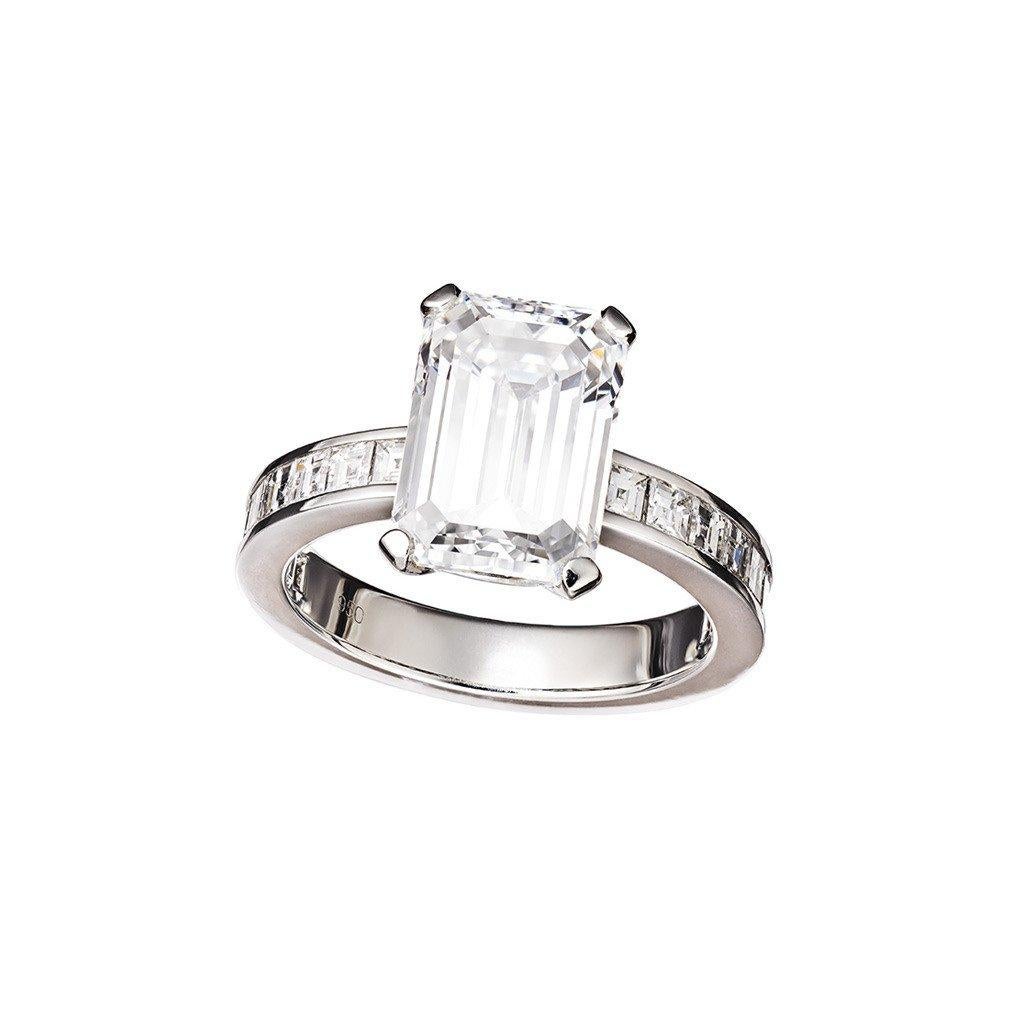GIA Certified Platinum 4.51 Carat E/VS1 Diamond Engagement Ring For Sale