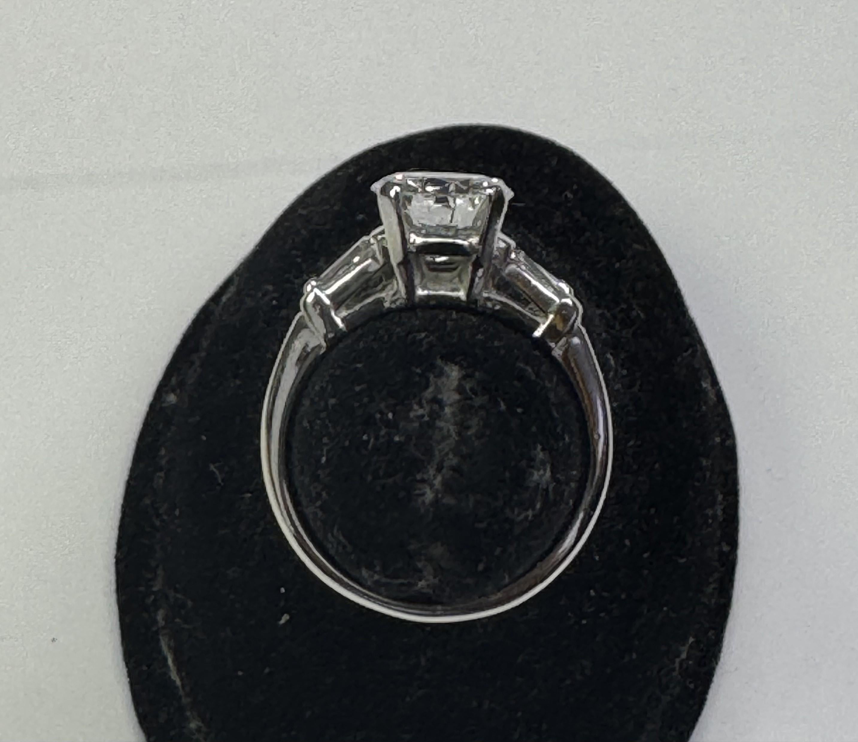 GIA Certified Round 1,55cts Clarity SI1 and Color E incastonato in un anello in oro bianco 14k In condizioni ottime in vendita a Los Angeles, CA