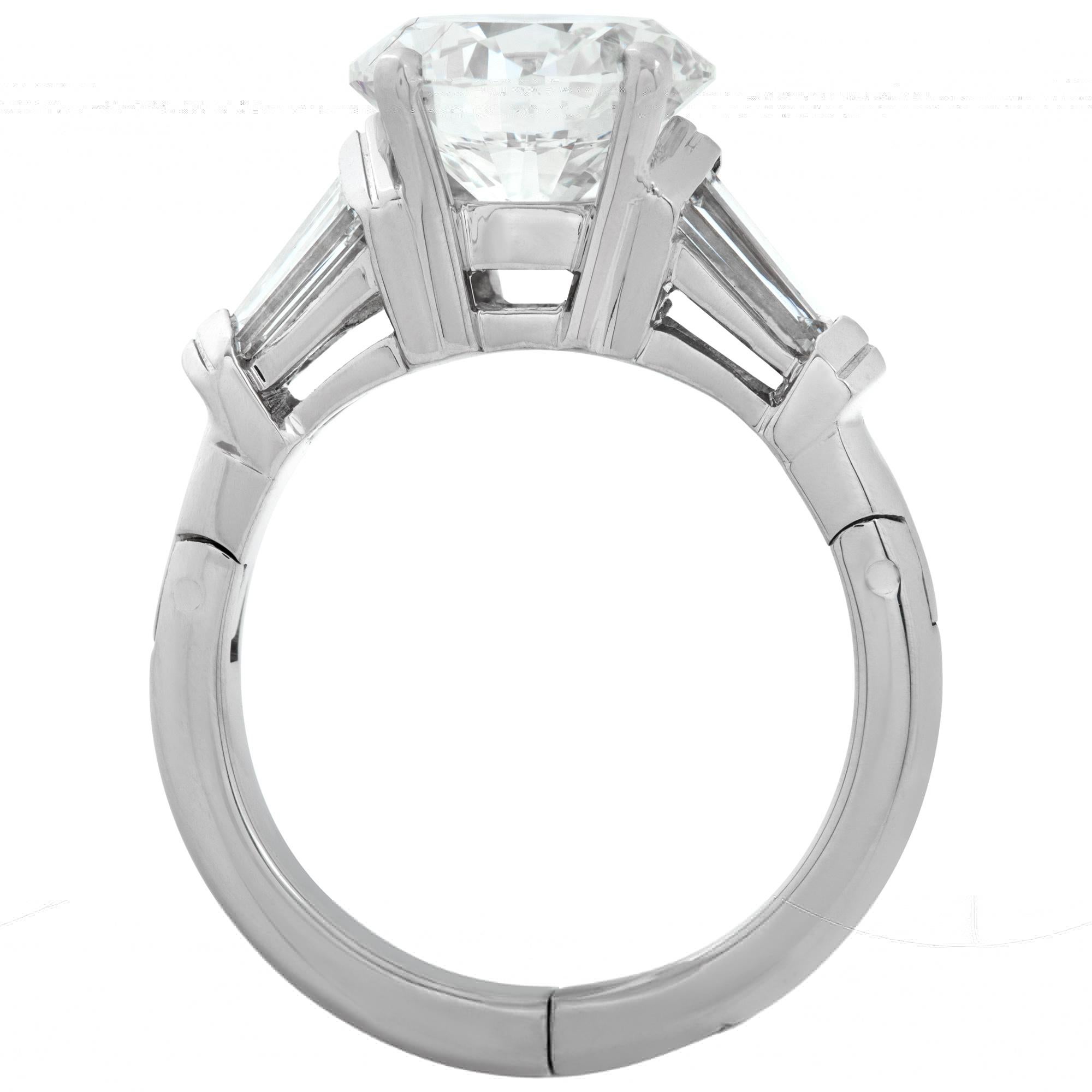 Women's GIA Certified round brilliant cut 3.09 carat diamond platinum & white gold ring For Sale