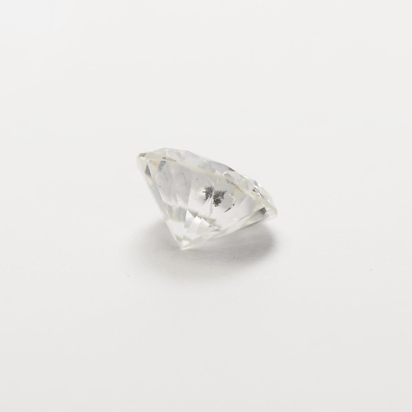 Attraktiver loser Diamant mit rundem Brillantschliff, 1,11 Karat, Farbe E, Reinheit I2.
Maße 6,70 - 6,83 x 3,94 mm.
Die Nummer des GIA-Gutachtens lautet 2211221428.
Wird mit einer Bescheinigung über die Einstufung geliefert.