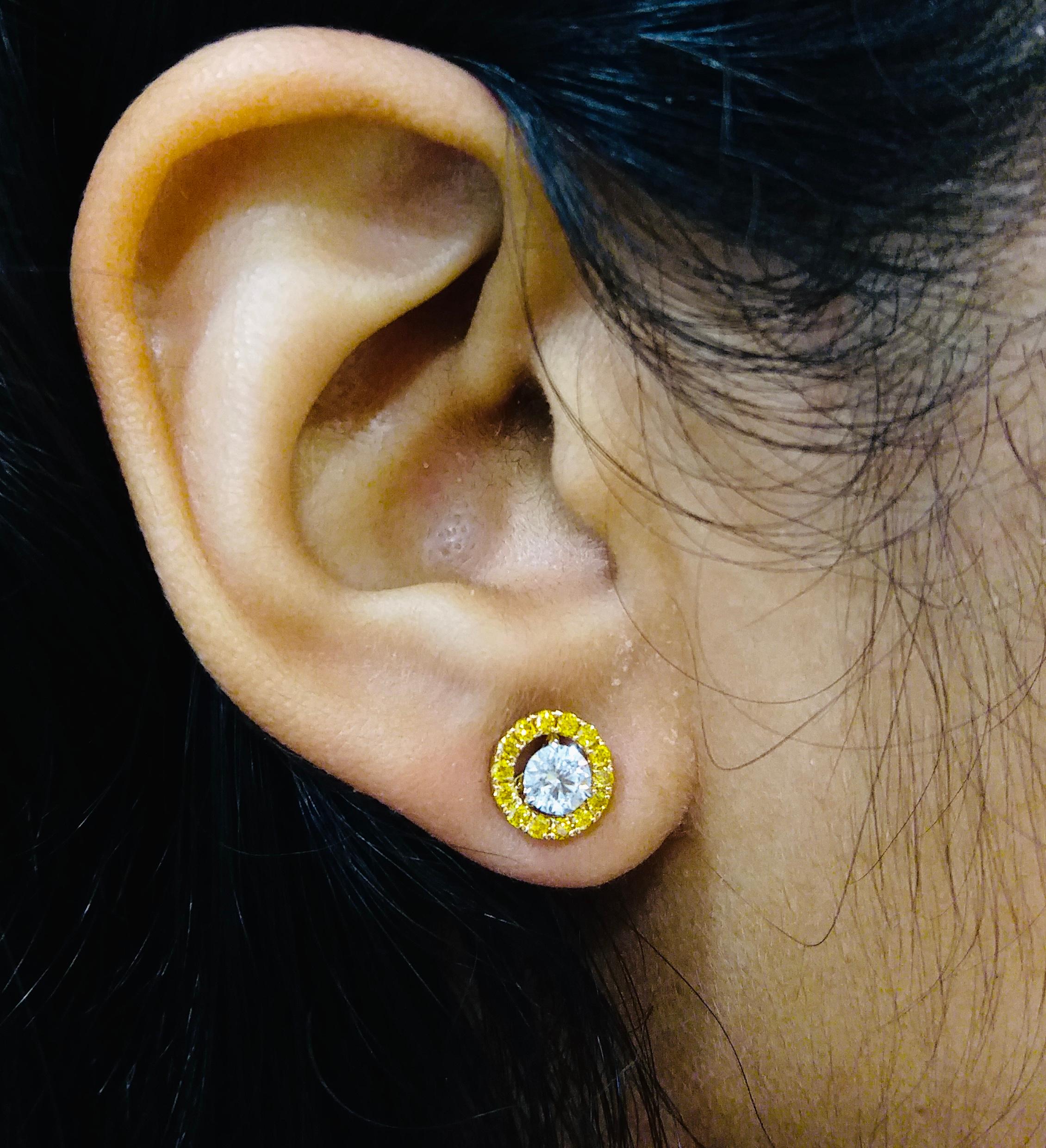 Boucles d'oreilles en or 18K certifiées GIA et composées de diamants blancs et jaunes de taille ronde et brillante Pour femmes en vente