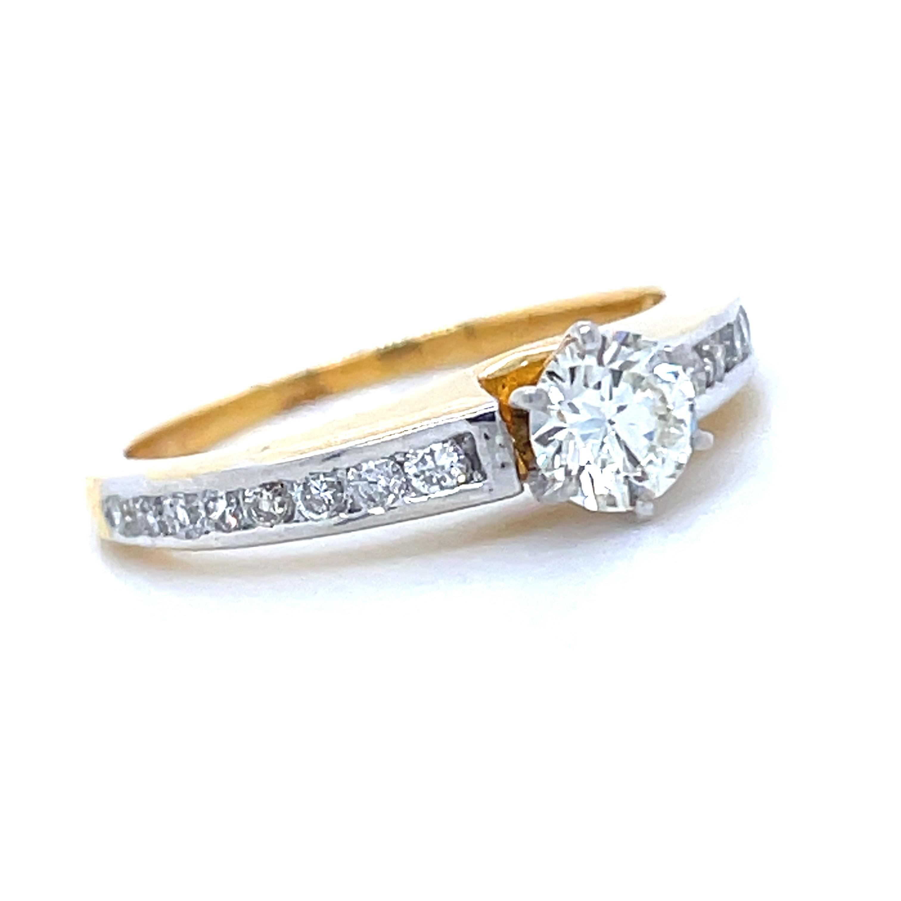 Women's GIA Certified Round Brilliant Diamond Cts 0.44 Engagement Ring in 18k White Gold For Sale