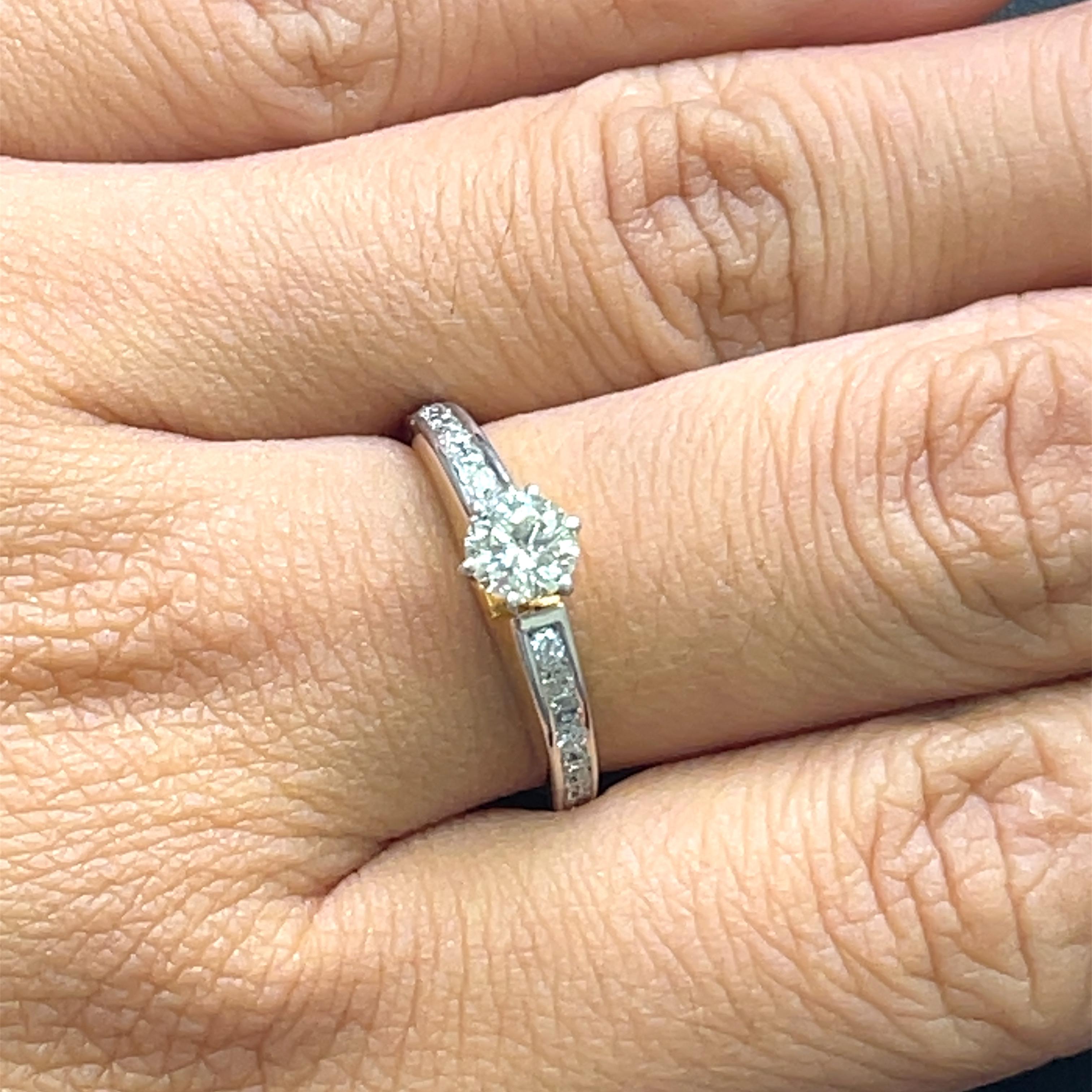 GIA Certified Round Brilliant Diamond Cts 0.44 Engagement Ring in 18k White Gold For Sale 2