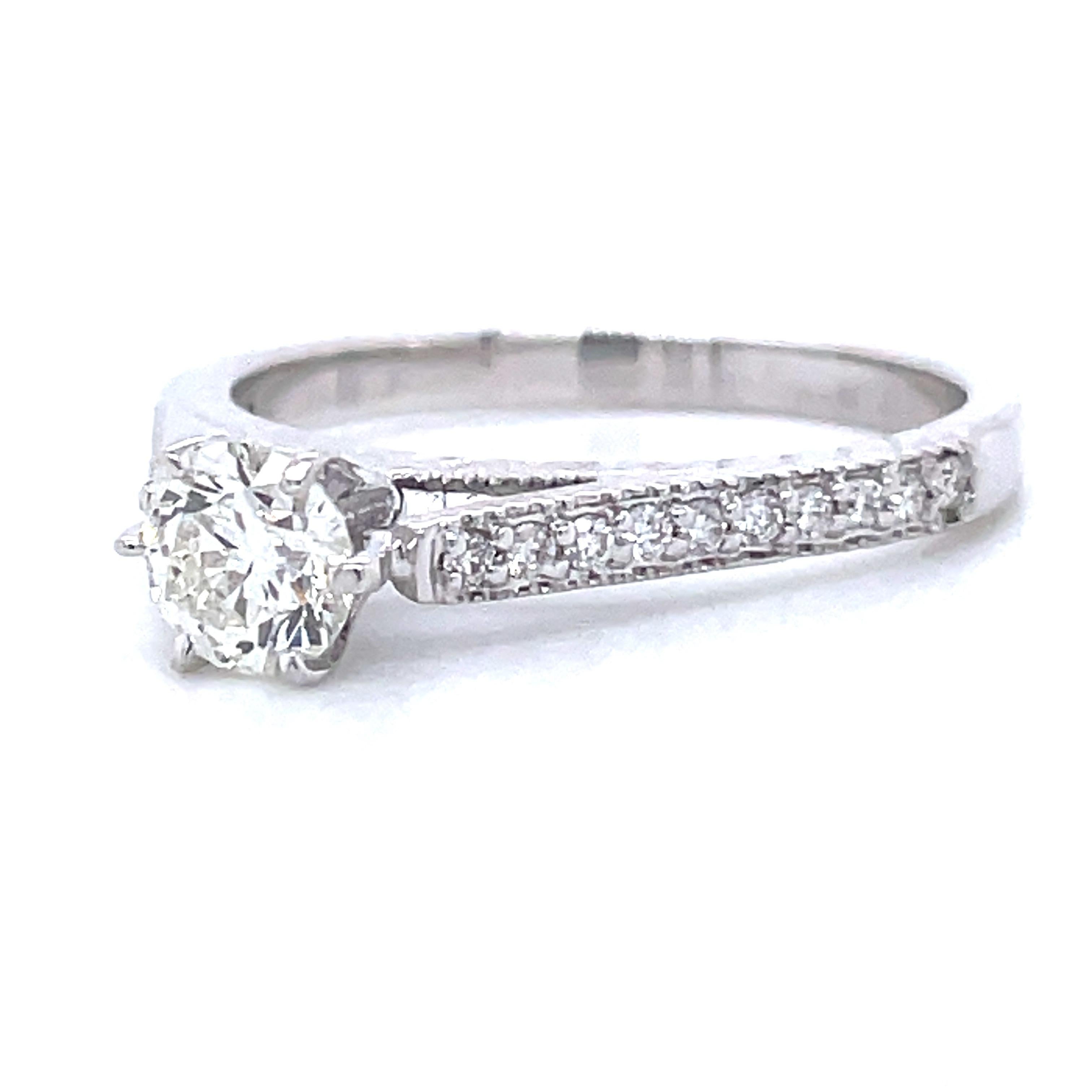 Women's GIA Certified Round Brilliant Diamond Cts 0.51 Engagement Ring in 18k White Gold For Sale