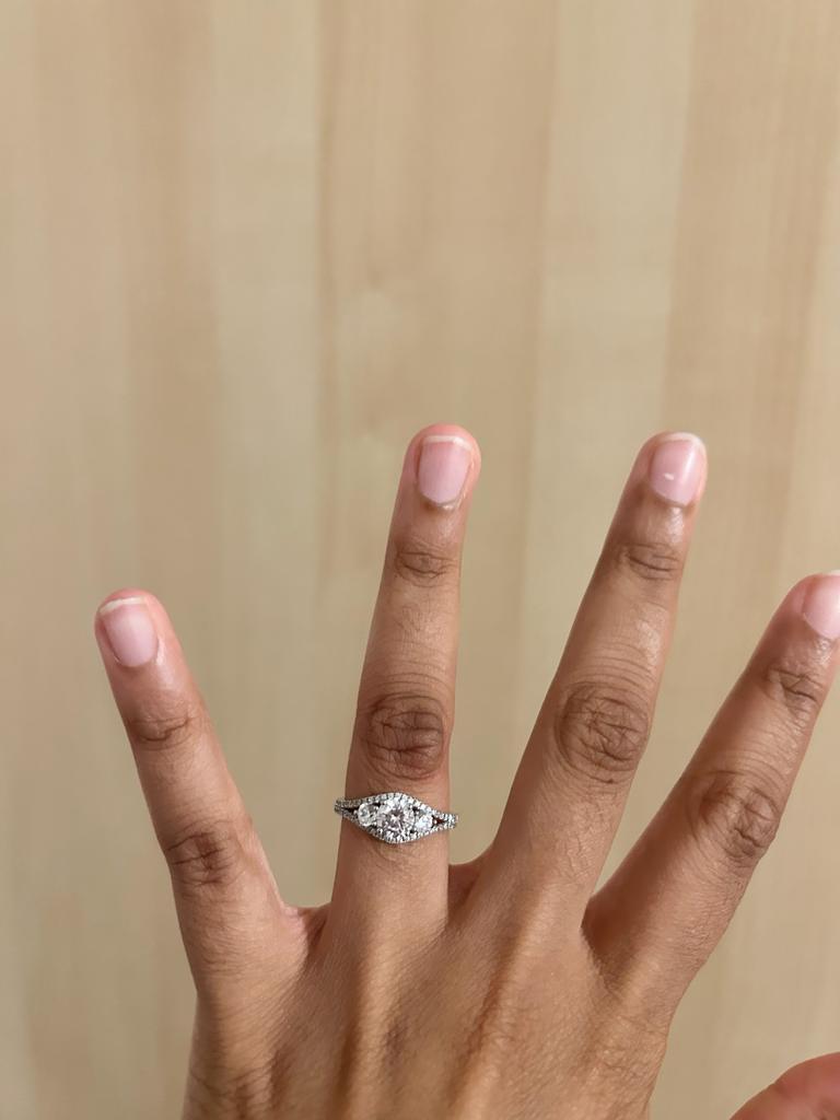 En venta: Anillo de Diamante Brillante Redondo Certificado GIA en Platino  6