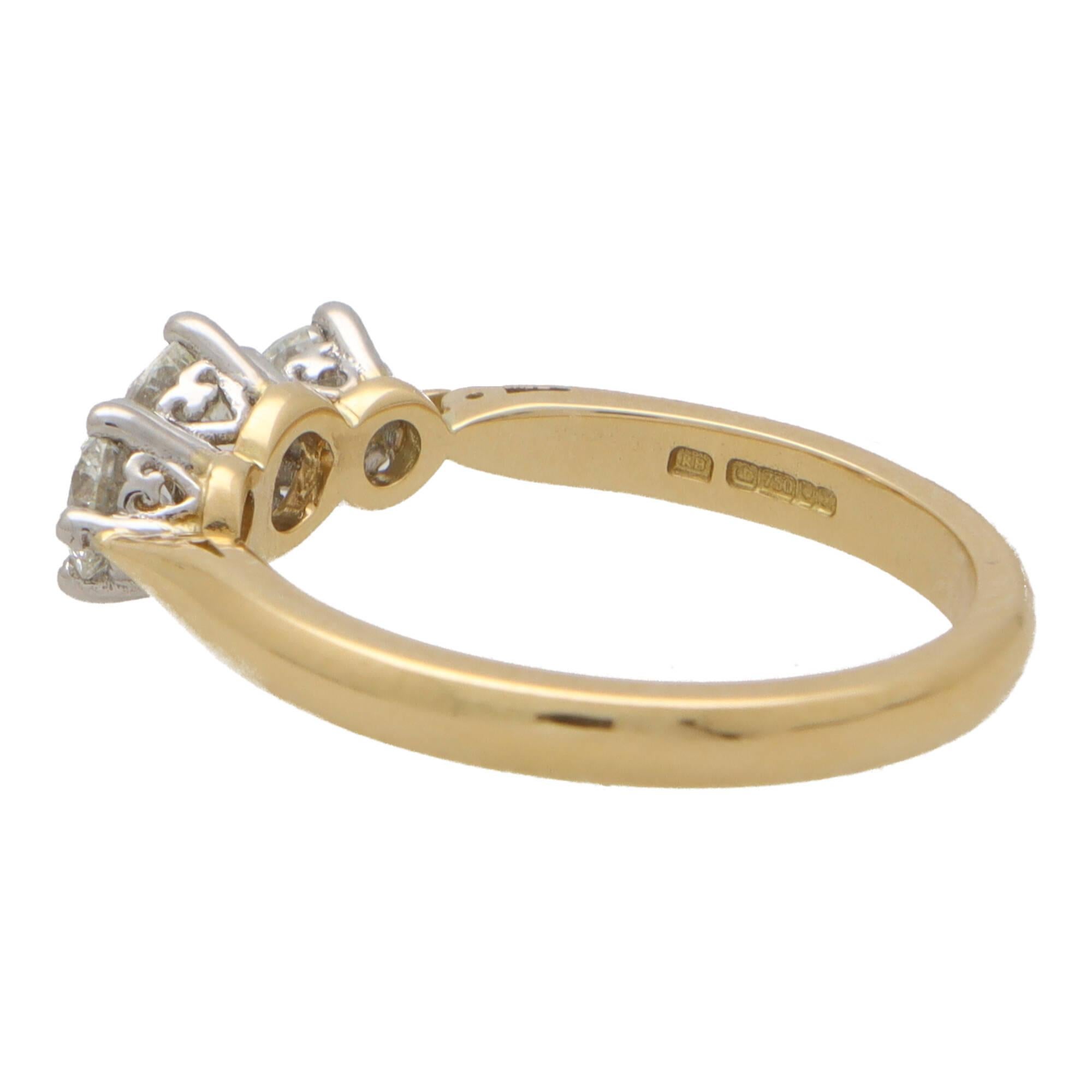 GIA Certified Round Brilliant Diamond Three Stone Ring Set in 18k Yellow Gold In New Condition In London, GB