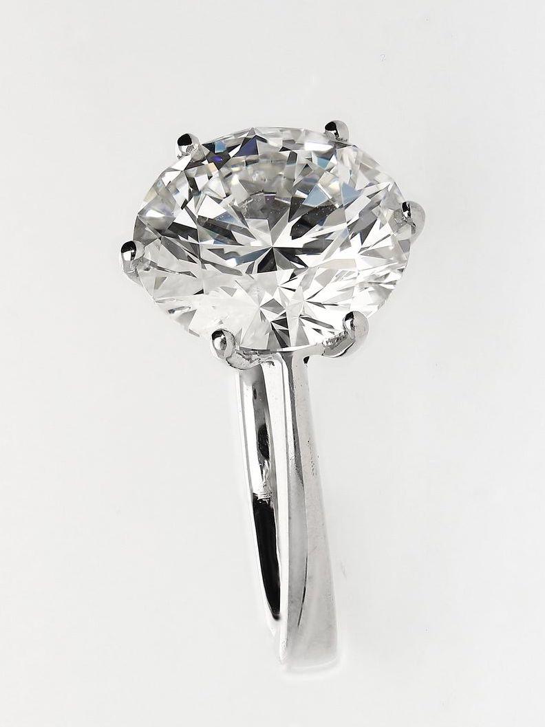 Taille ronde Bague en platine certifiée GIA, diamant de taille ronde de 6,82 carats, couleur G, pureté VS1 en vente