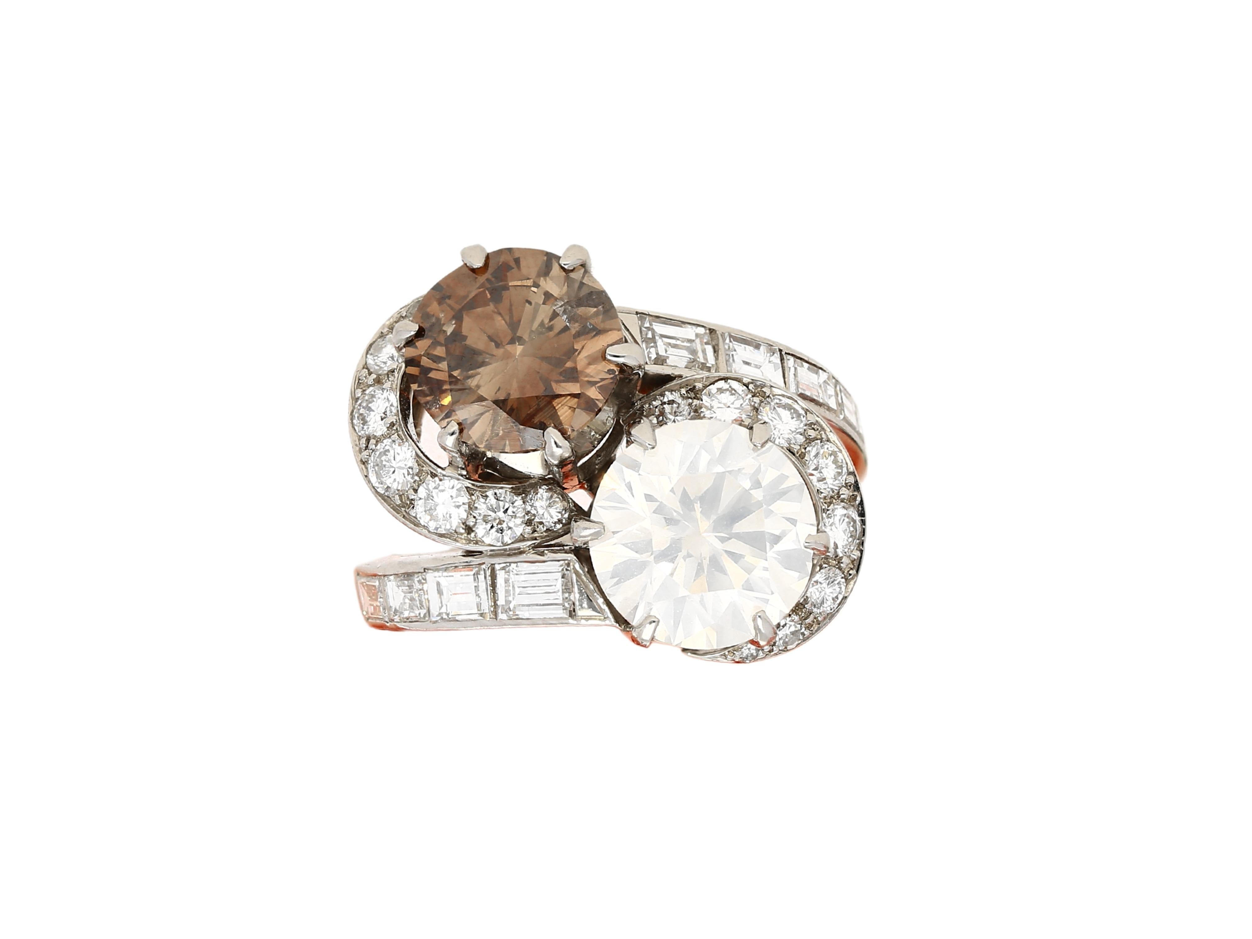 GIA-zertifizierter Toi Et Moi-Ring aus Platin mit weißem und braunem Fancy-Diamant im Rundschliff (Moderne) im Angebot
