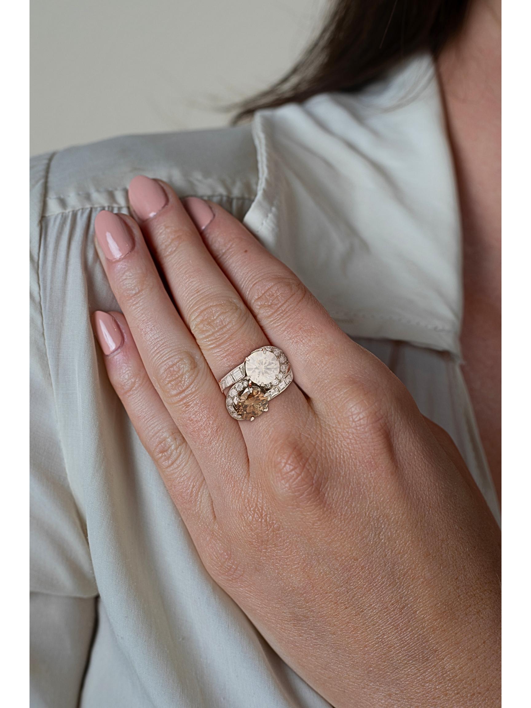 GIA-zertifizierter Toi Et Moi-Ring aus Platin mit weißem und braunem Fancy-Diamant im Rundschliff im Angebot 2