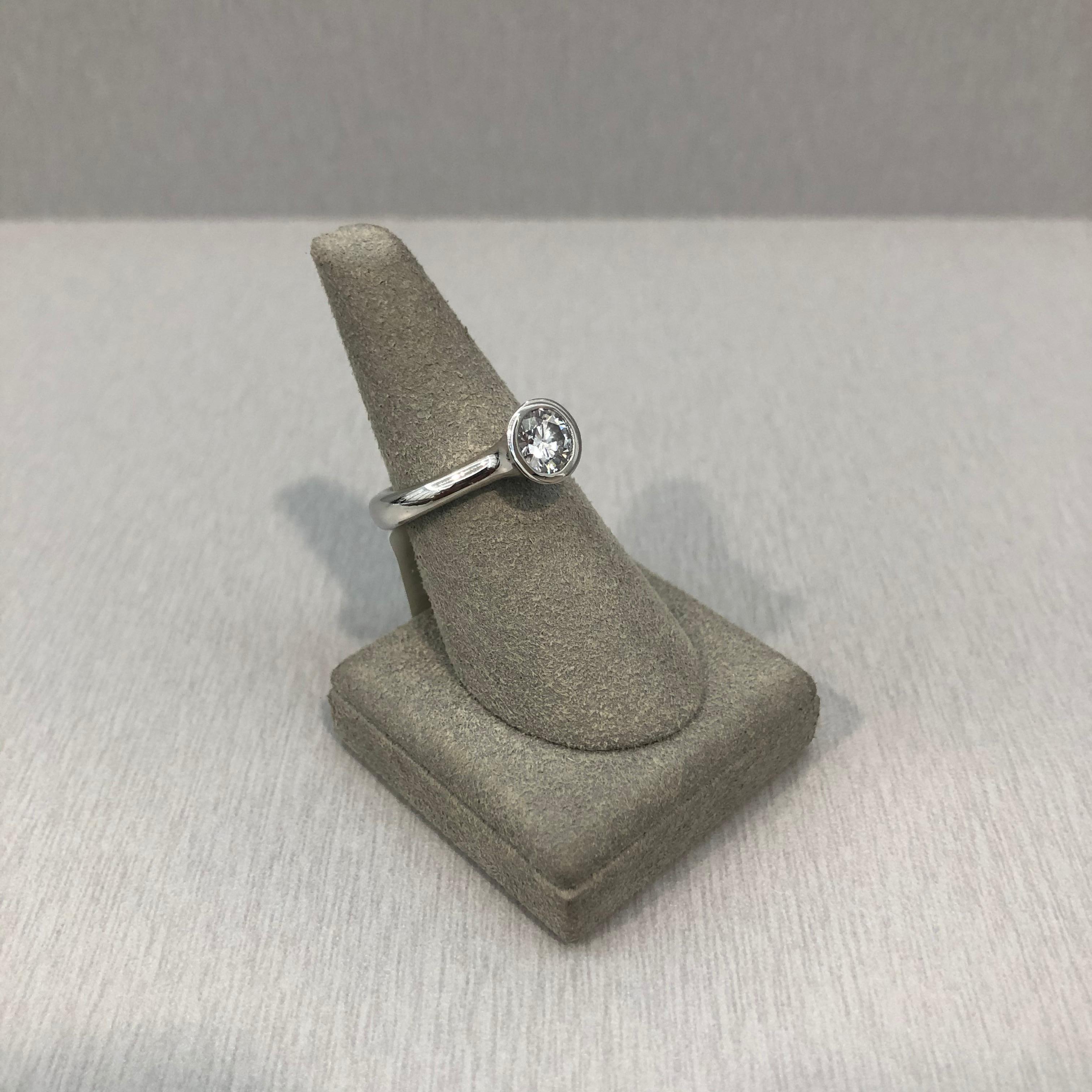 Bague de fiançailles solitaire à chaton certifiée GIA 0,80 carats de diamant rond total en vente 2