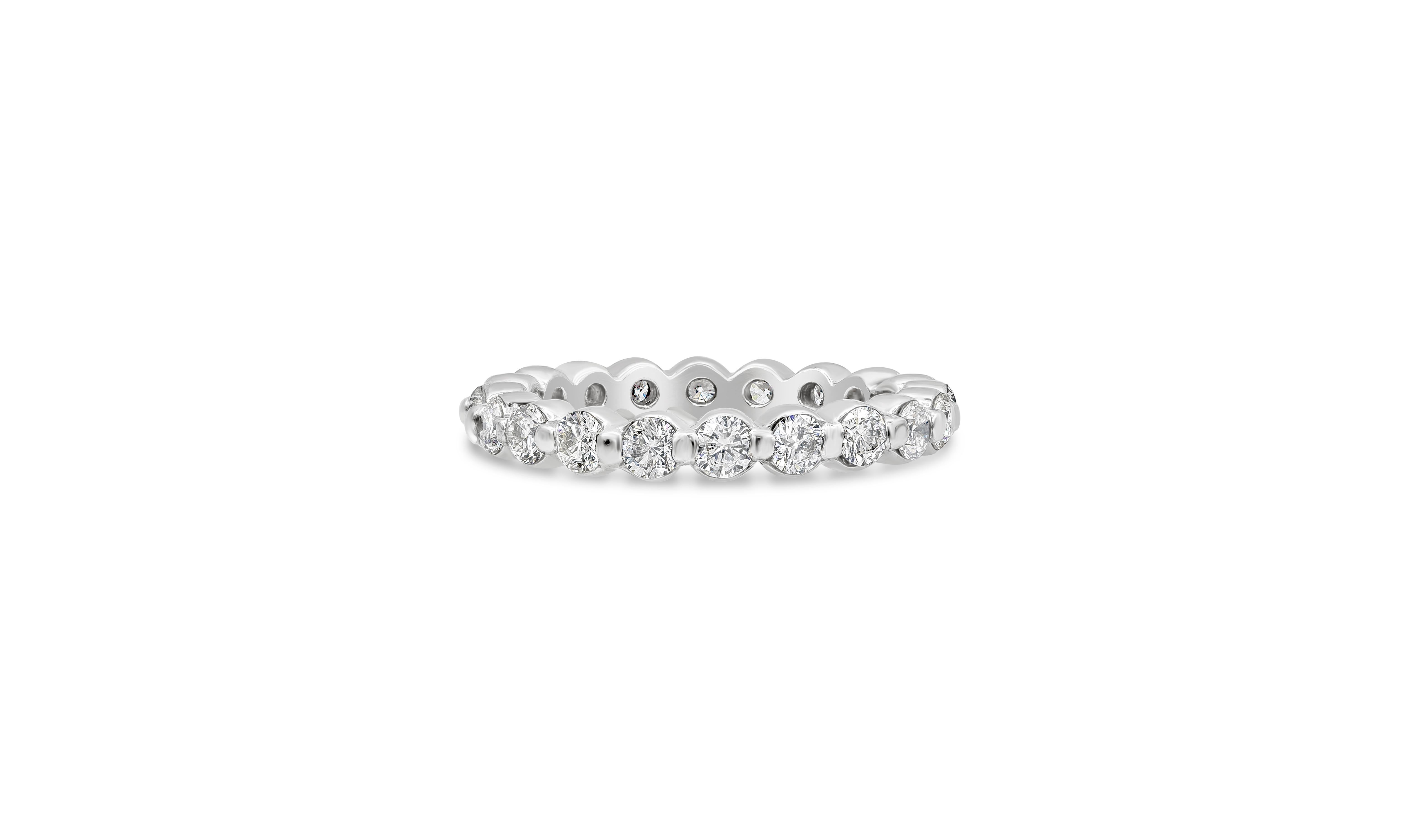 Verlobungsring und Ehering mit GIA-zertifiziertem 0,77 Karat rundem Diamanten im Zustand „Neu“ im Angebot in New York, NY