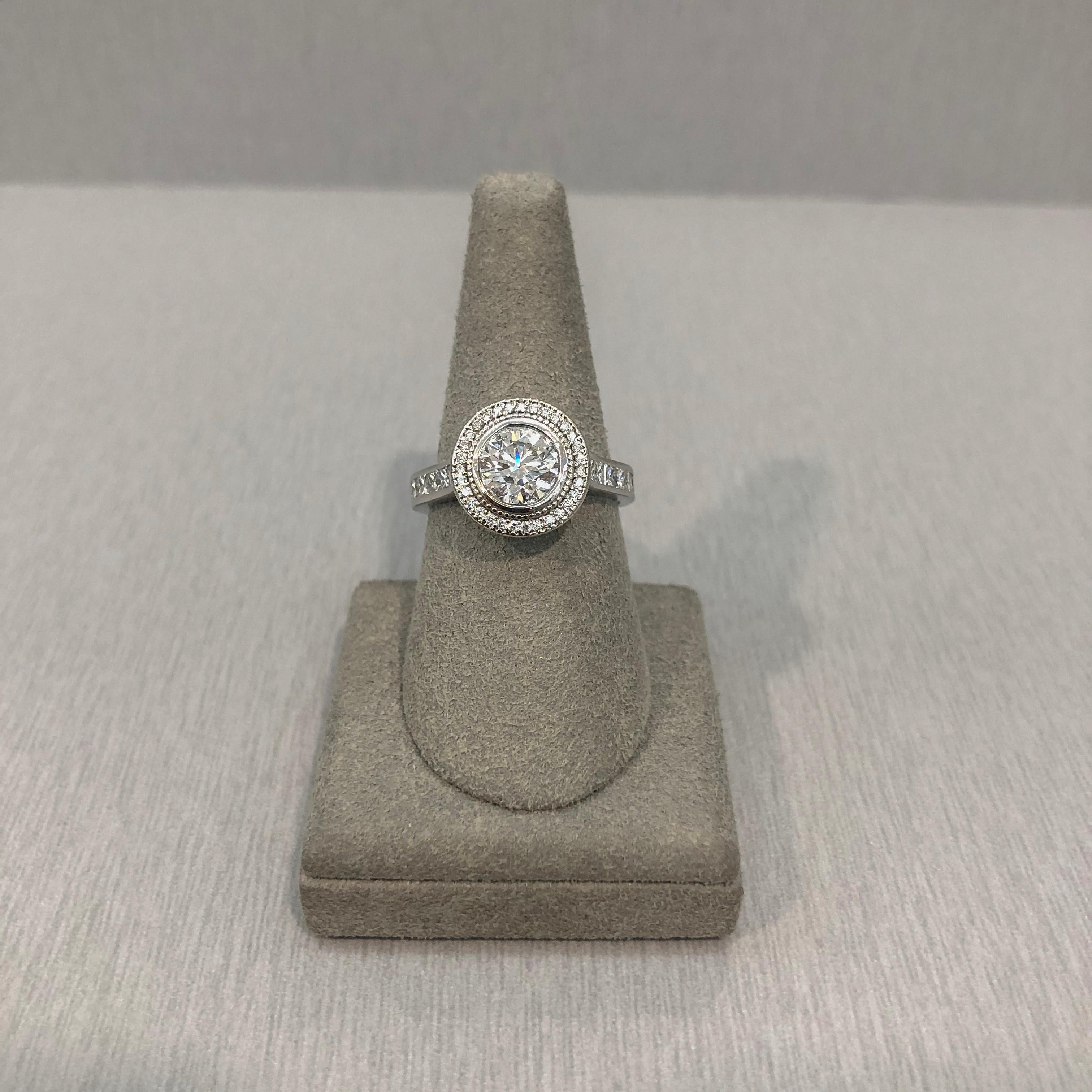 GIA Certified 1.00 carats Round Diamond Halo Antique-Style Engagement Ring In New Condition For Sale In New York, NY