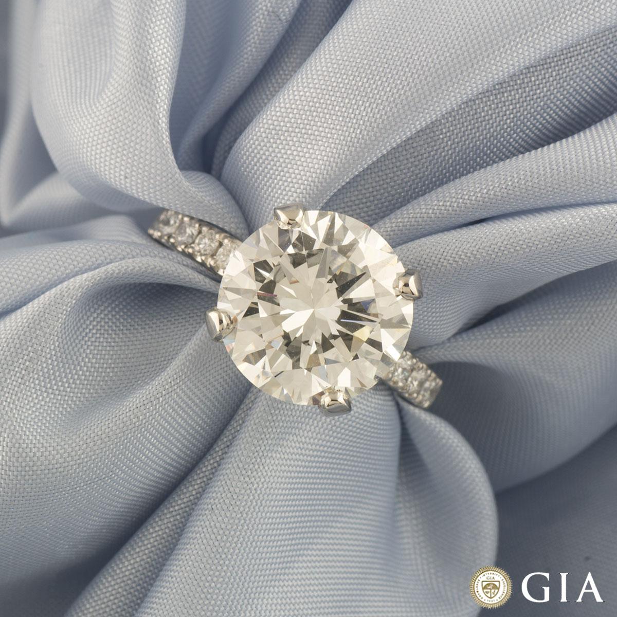 Taille ronde Bague de fiançailles solitaire en platine avec diamant rond certifié GIA de 5,02 carats en vente