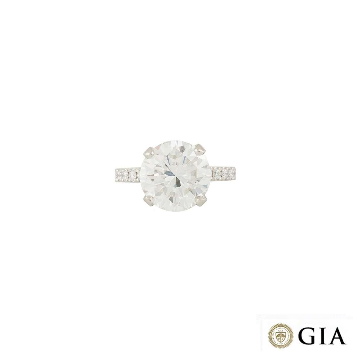 GIA-zertifizierter runder Diamant Platin Solitär Verlobungsring 5,02 Karat im Zustand „Hervorragend“ im Angebot in London, GB