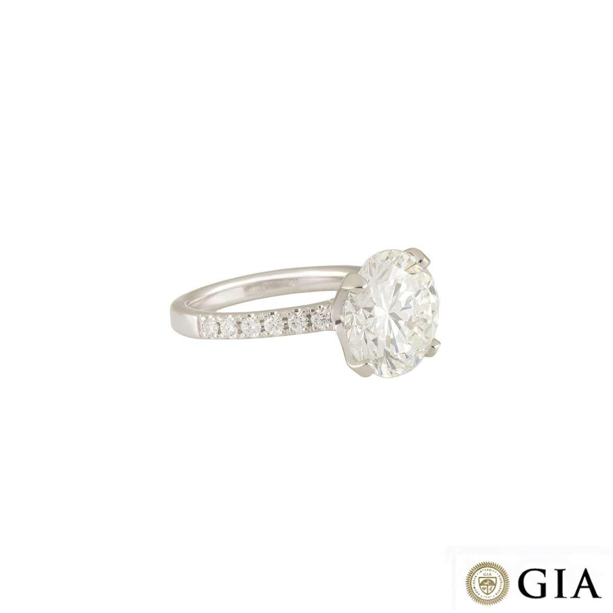GIA Certified Round Diamond Platinum Solitaire Engagement Ring 5.02 Carat In Excellent Condition For Sale In London, GB