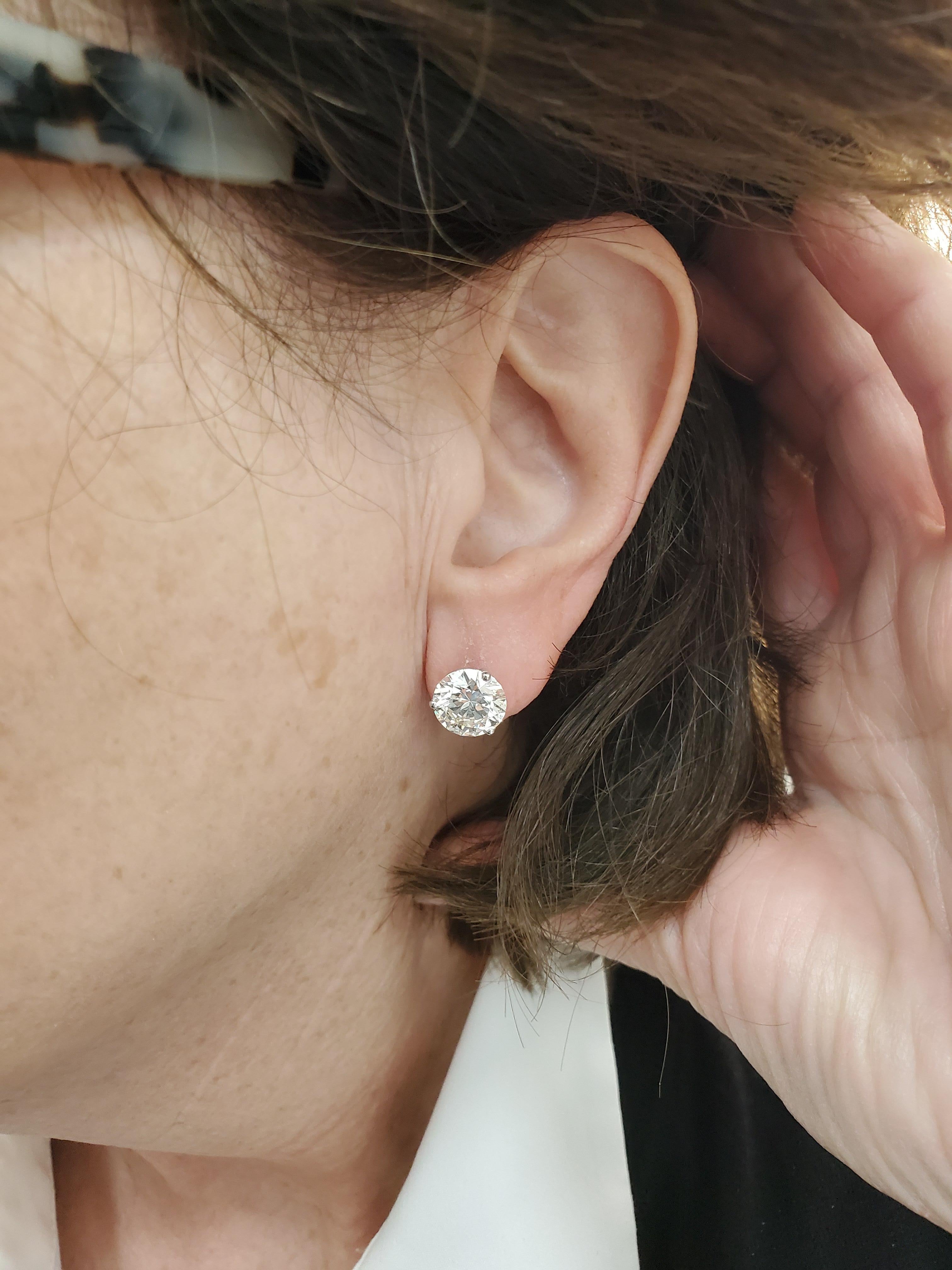 GIA Certified 6.32 carat Round Diamond Stud Earring 1