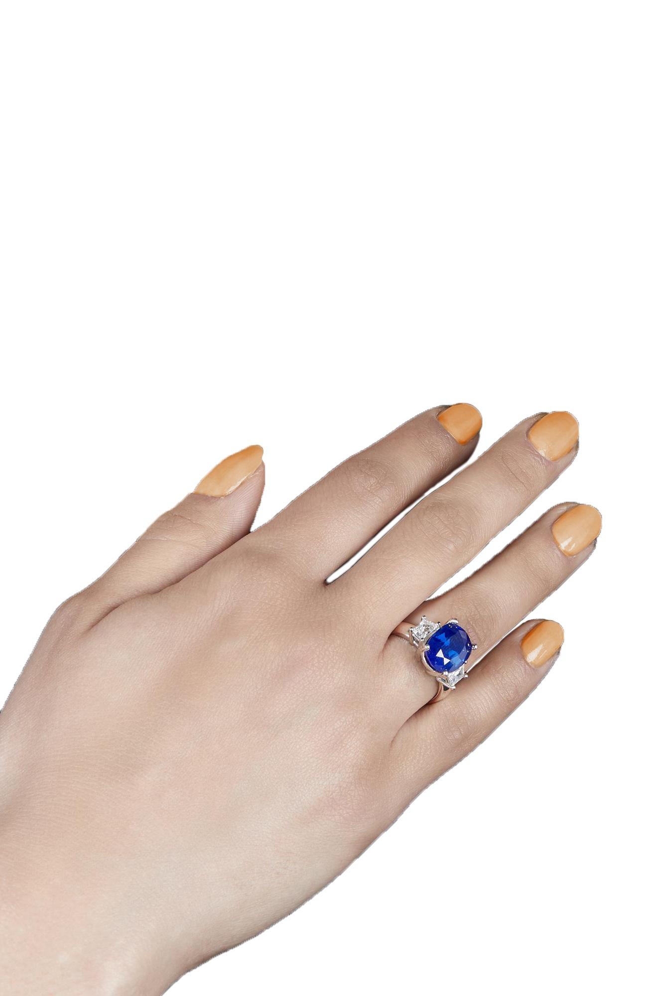 Oval Cut GIA Certified Royal Blue Kashmir Sapphire Ring No Heat No Treatment For Sale