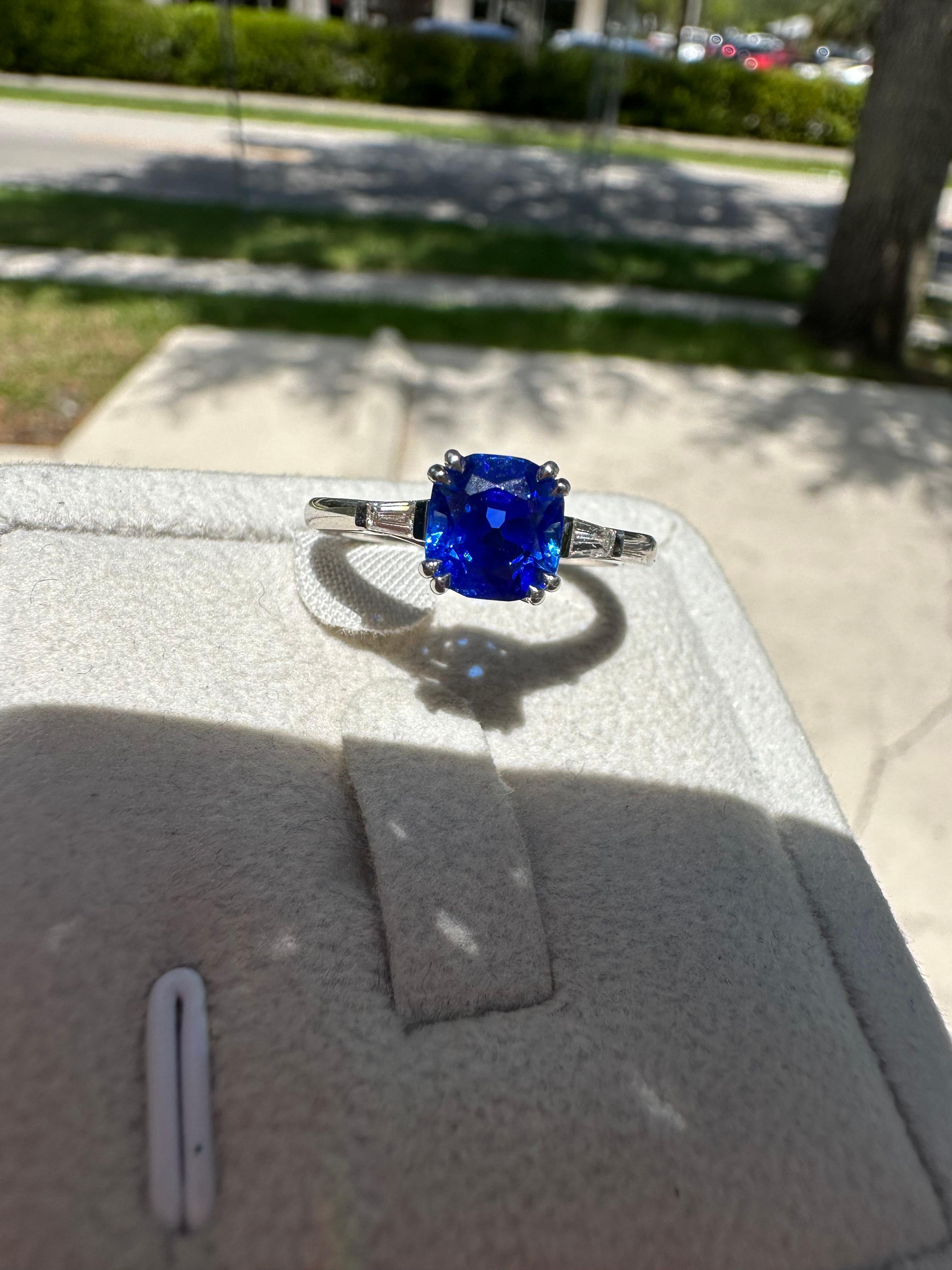 Women's or Men's GIA Certified Royal Blue Sapphire Ring GIA Certified and Stated Unheated Kashmir