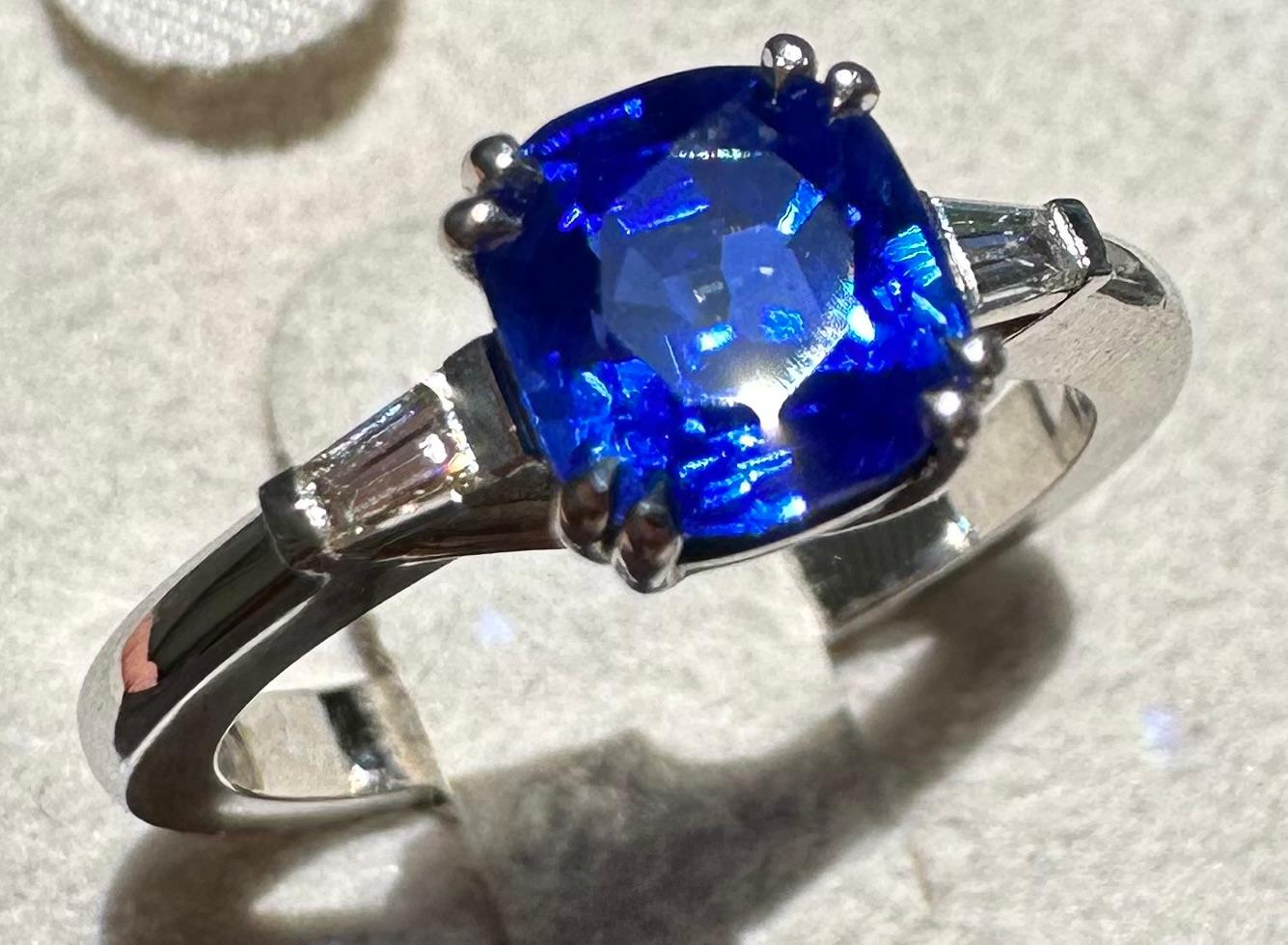 Art Nouveau GIA Certified Royal Blue Sapphire Ring GIA Certified and Stated Unheated Kashmir For Sale
