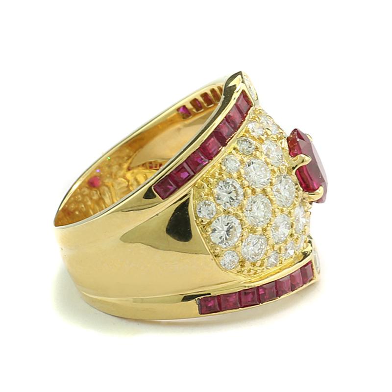 Oval Cut GIA certified Ruby 1.04 Carat Diamond 2.35 Ct Ring 18 Karat Yellow Gold For Sale