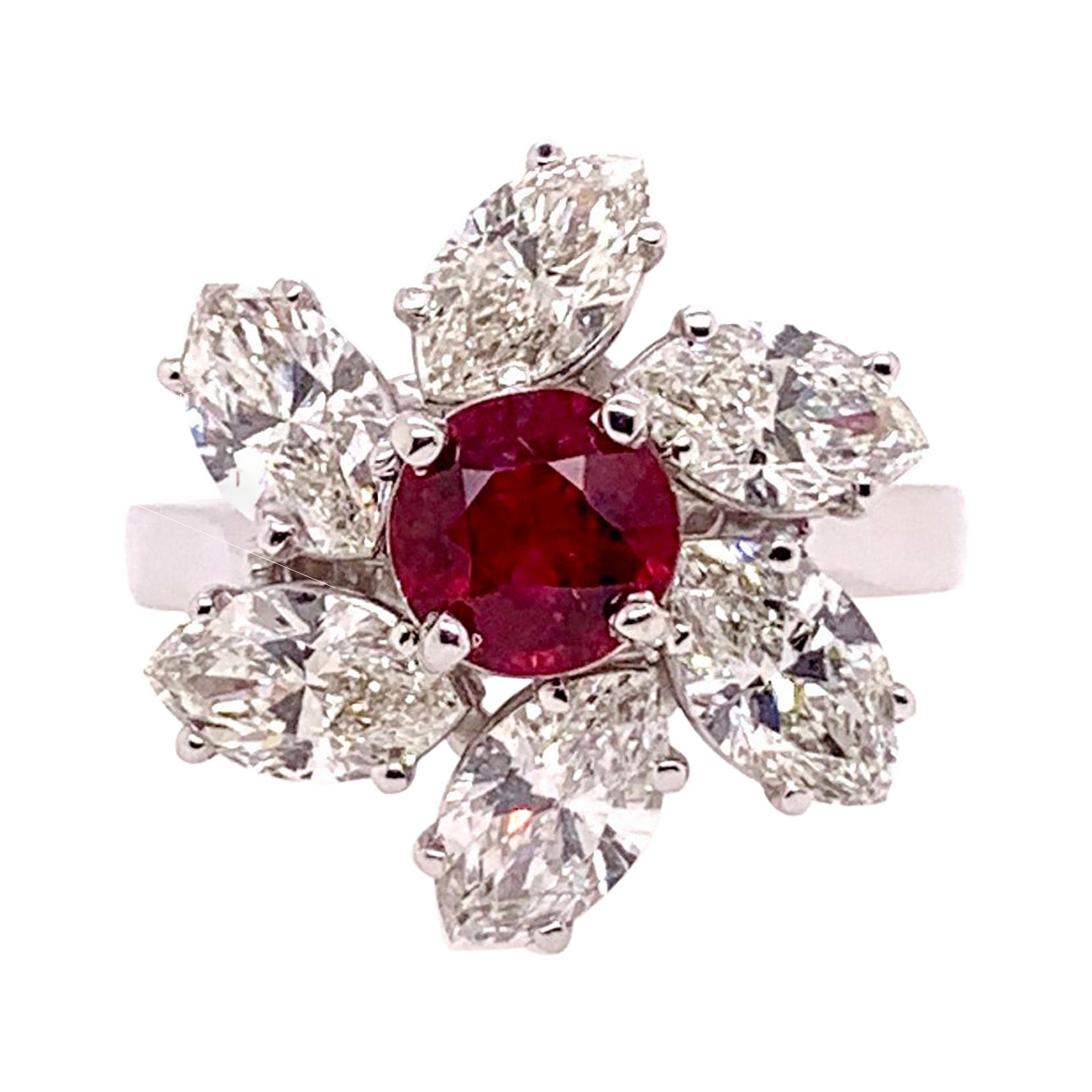 Bague en rubis et or blanc 18 carats à motif floral avec diamants certifiés par le GIA