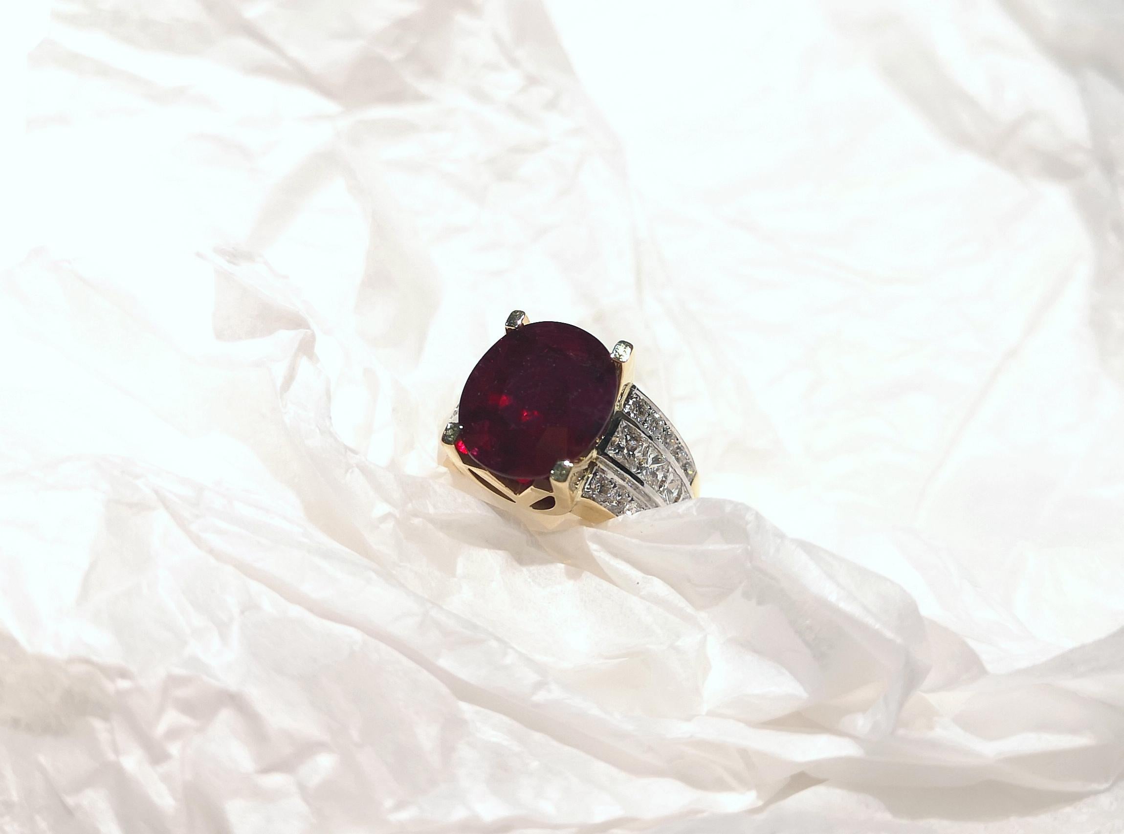 Bague en or 18 carats avec rubis et diamants certifiés GIA en vente 11