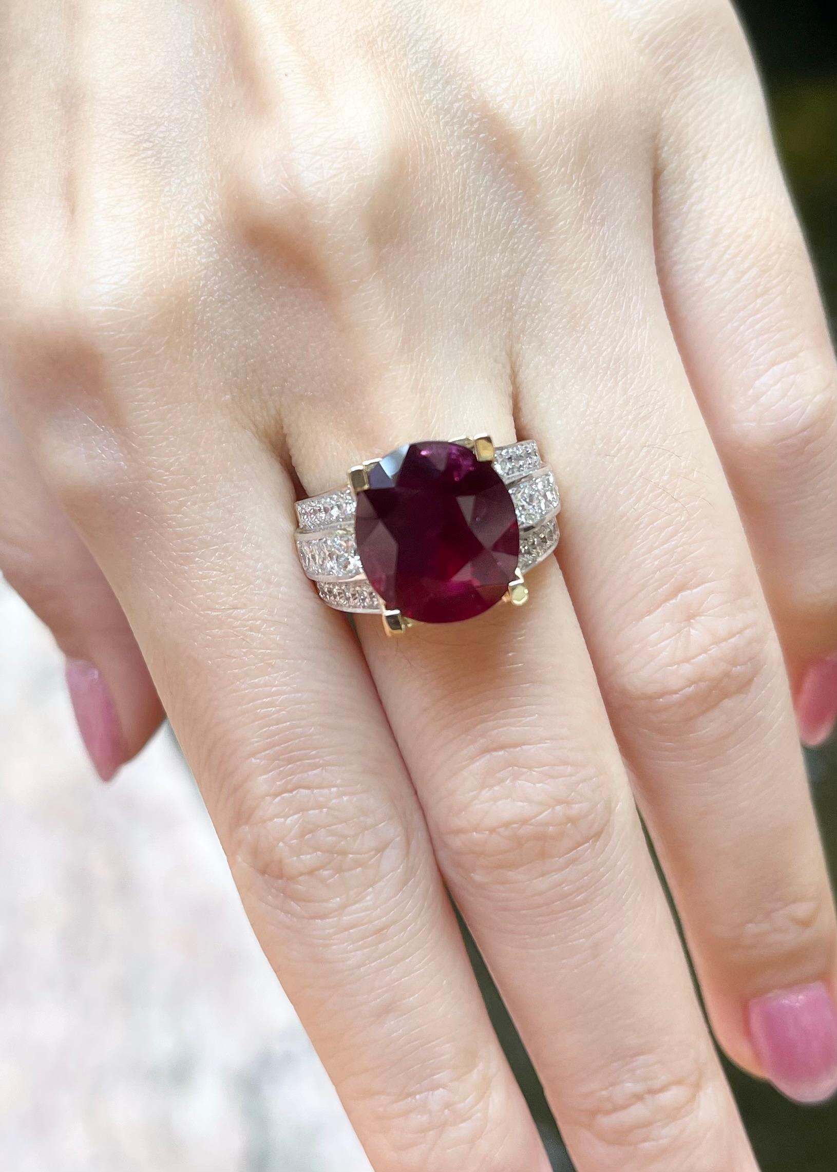Bague en or 18 carats avec rubis et diamants certifiés GIA Neuf - En vente à Bangkok, TH