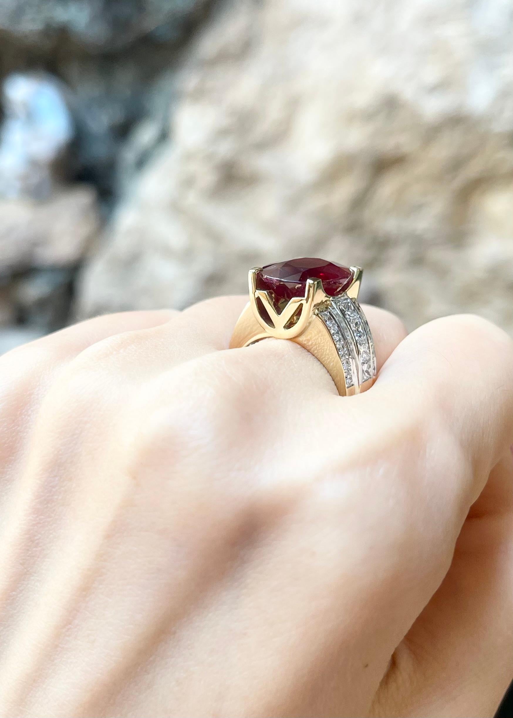 Bague en or 18 carats avec rubis et diamants certifiés GIA en vente 1
