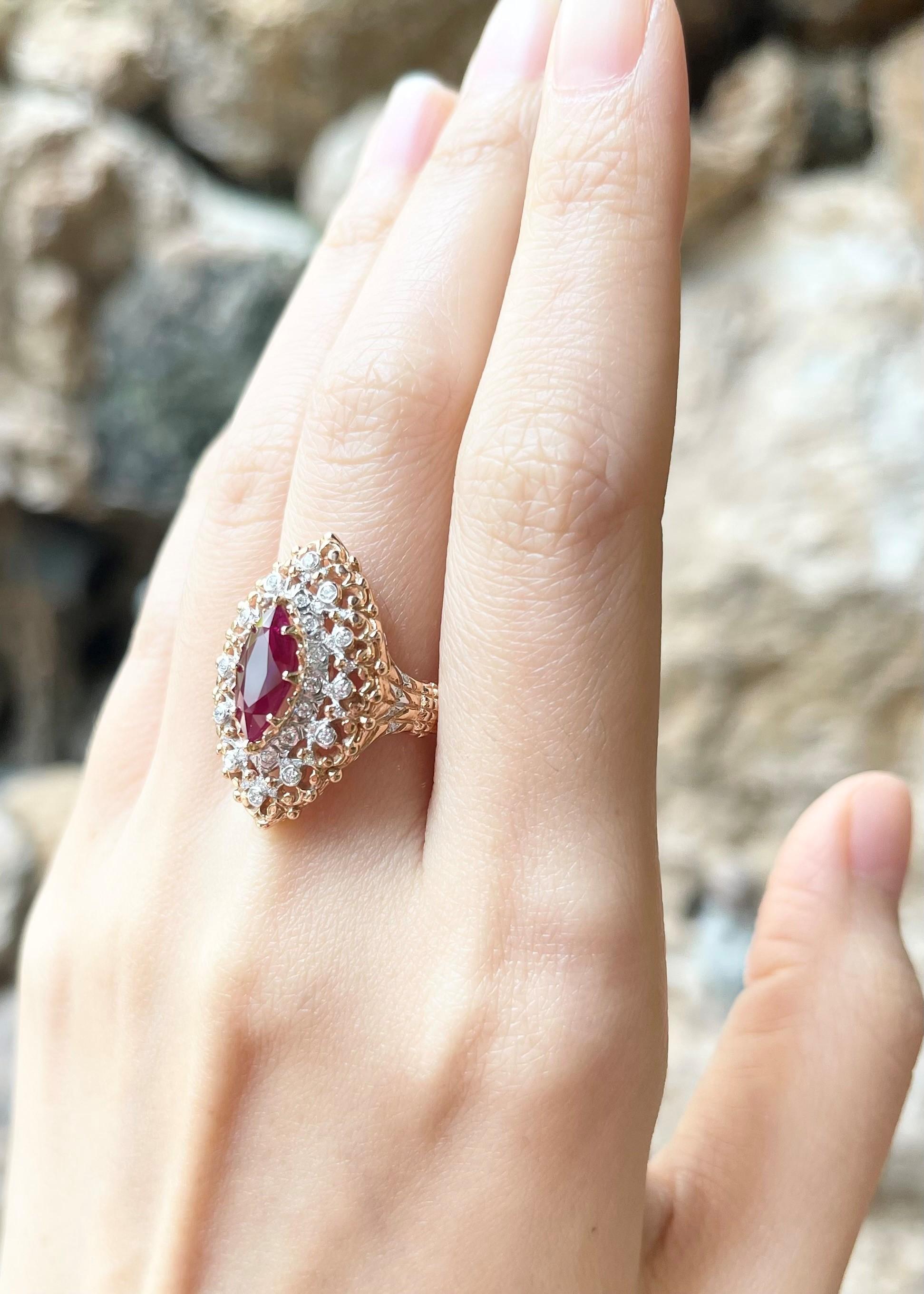 Anillo de Rubí Sangre de Paloma con Diamantes Certificado GIA engastado en Oro Rosa de 18K Corte marquesa en venta