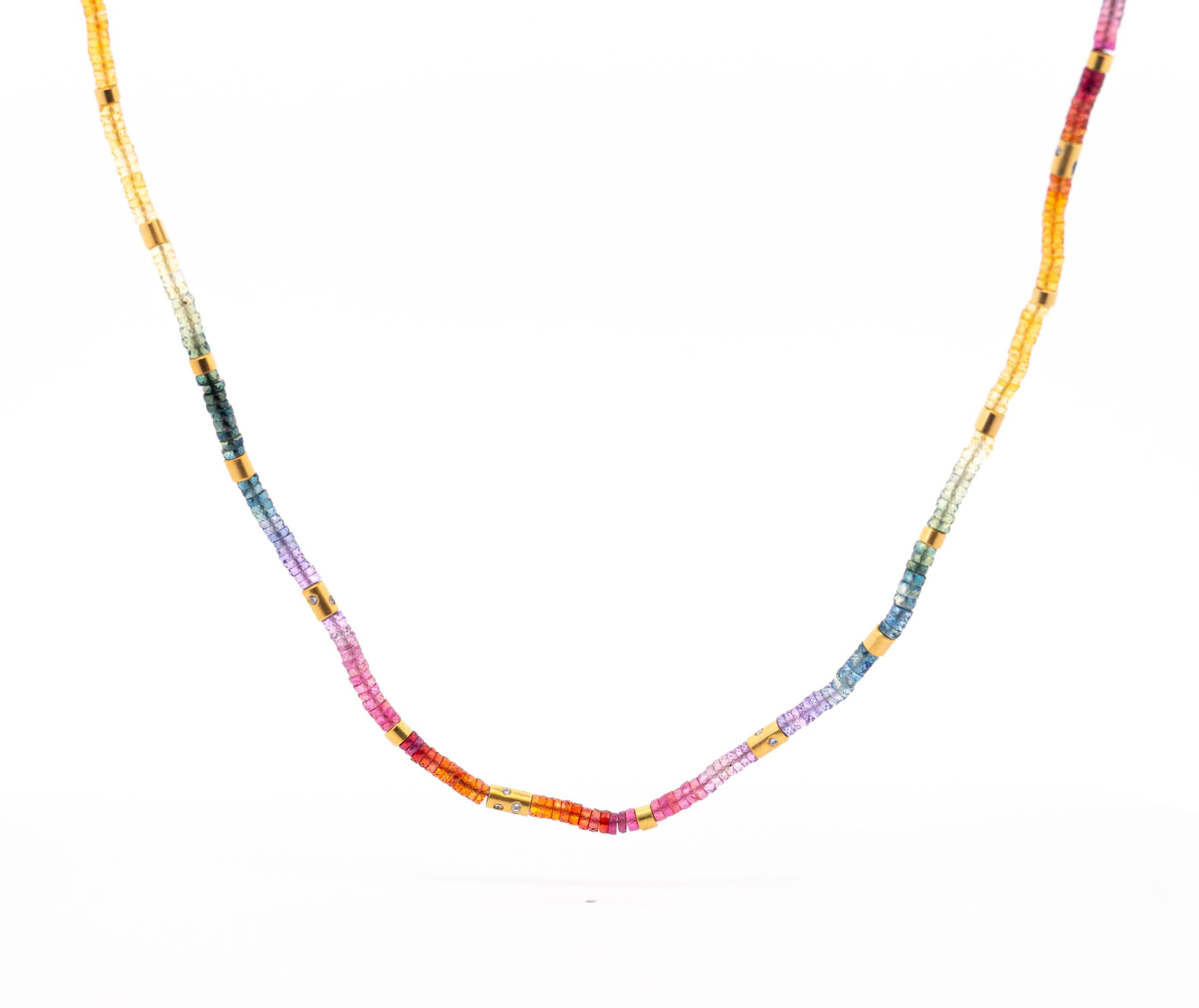 Collana di perline con zaffiri naturali certificati GIA. La collana è composta da perline in oro giallo 14k con diamanti. La collana è lunga 17,5 pollici e pesa 16,6 grammi in totale. 

Dettagli: 
Tipo di articolo: Collana di perline
Metallo: oro