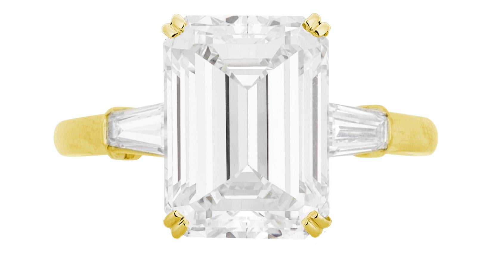 Emerald Cut GIA Certified Solitaire 3 Carat Engagement Platinum Ring 18 Carat Yellow Gold For Sale