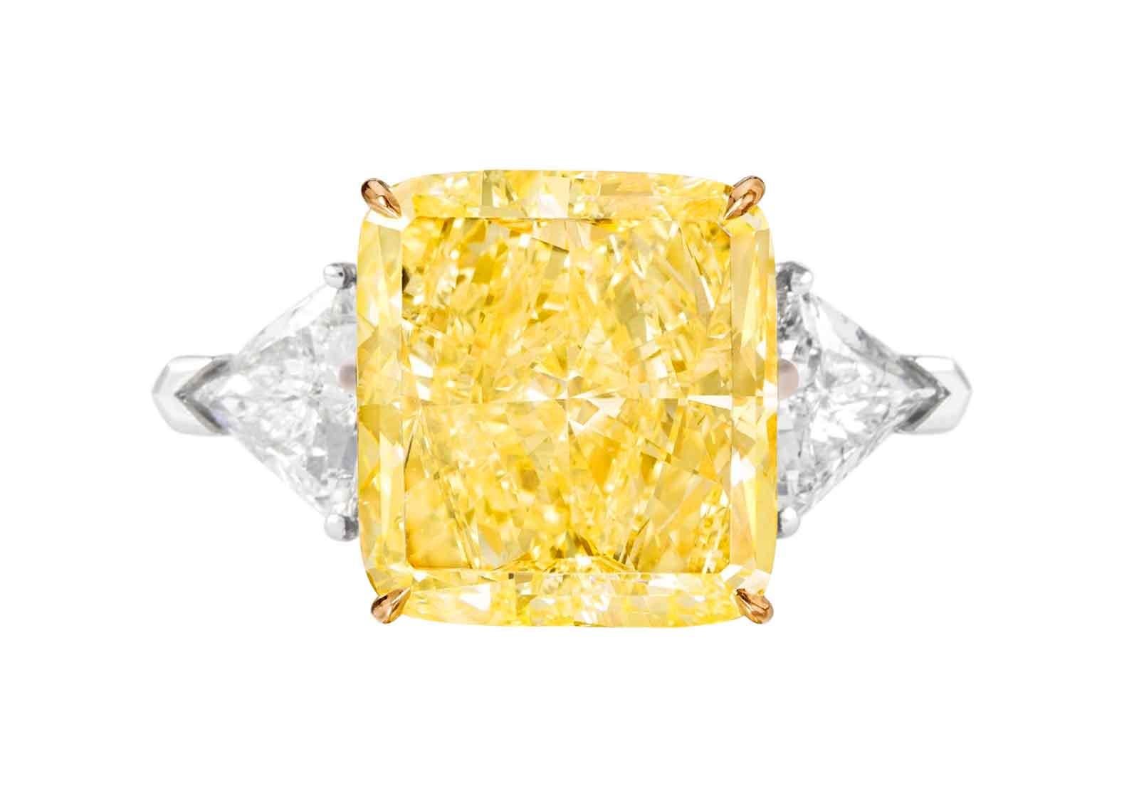 Moderne Bague solitaire radiant fantaisie en diamant jaune intense de 3.42 carats certifiée GIA  en vente