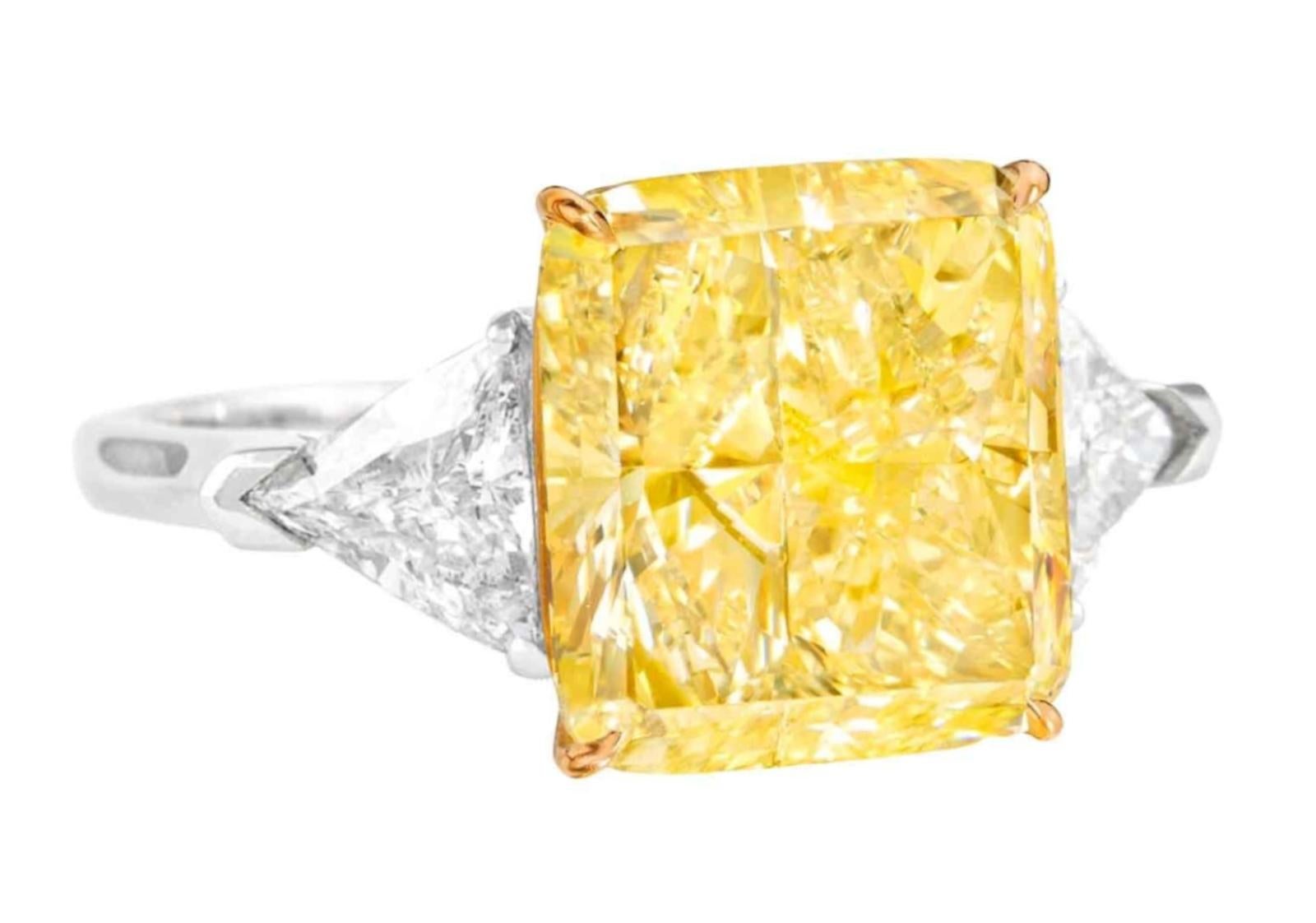 Taille radiant Bague solitaire radiant fantaisie en diamant jaune intense de 3.42 carats certifiée GIA  en vente