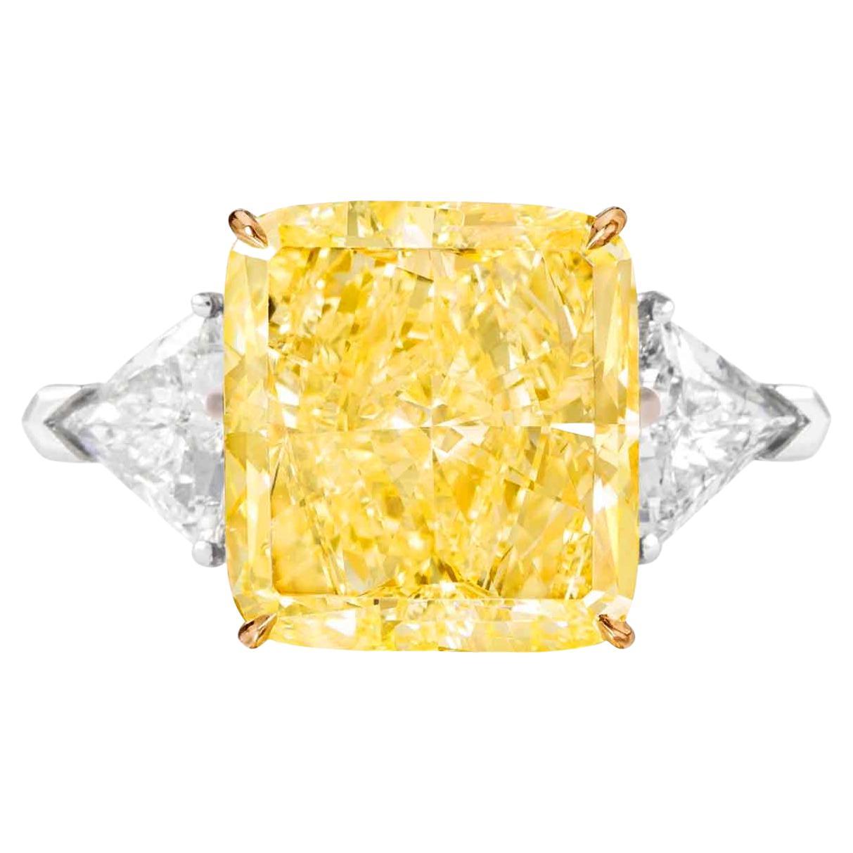 Bague solitaire radiant fantaisie en diamant jaune intense de 3.42 carats certifiée GIA 