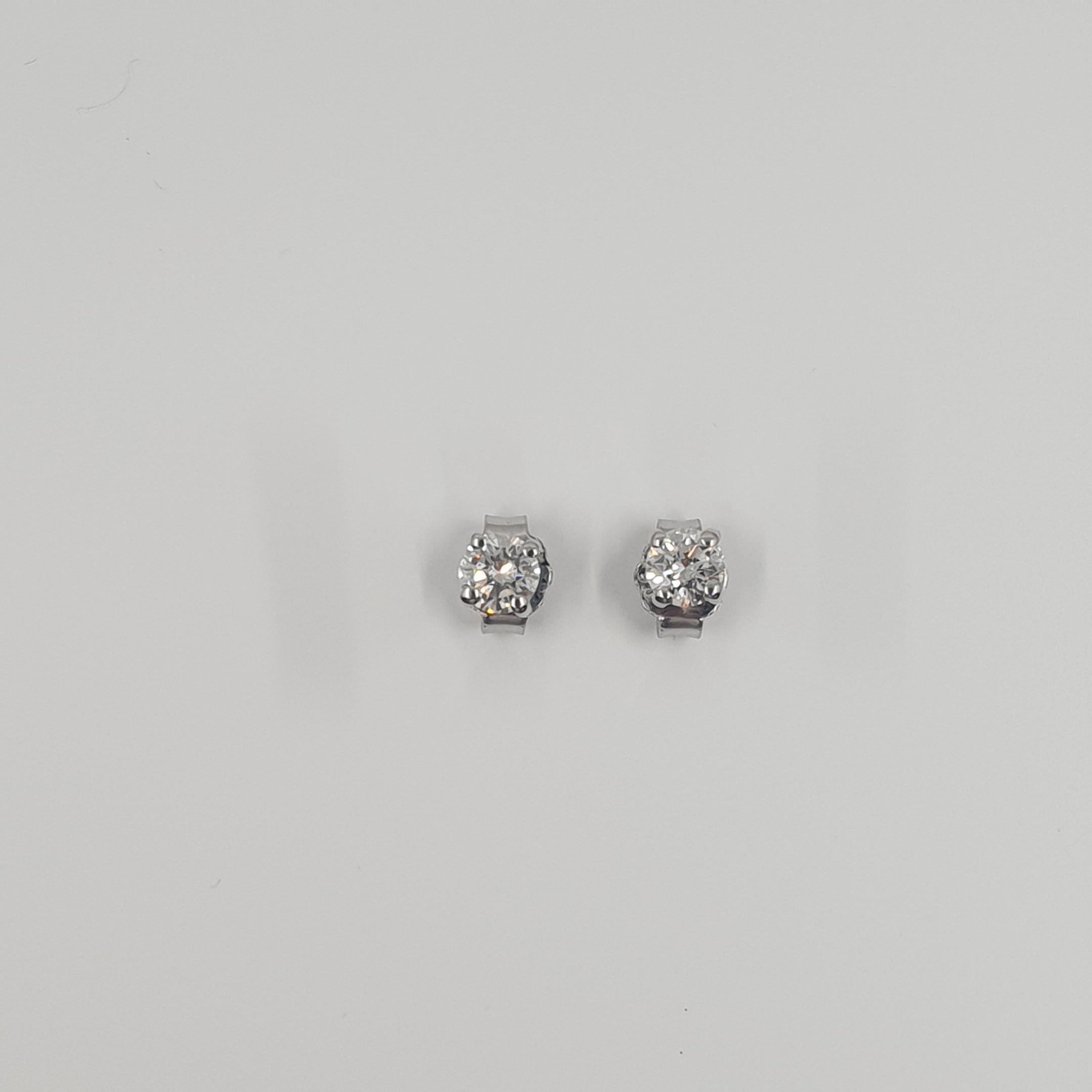 Moderne Boucles d'oreilles et collier solitaires en diamants certifiés GIA de 0,63 carat G/SI1 en vente